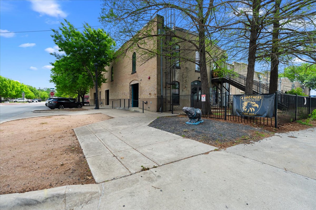 main property photo 26