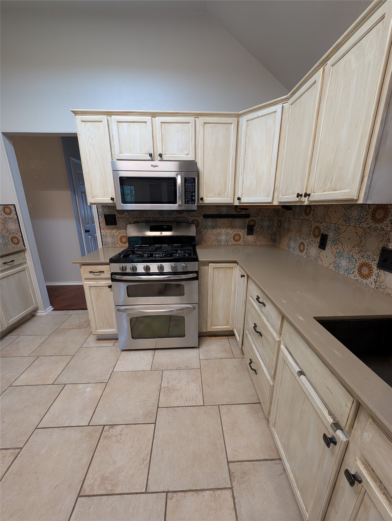 main property photo 6