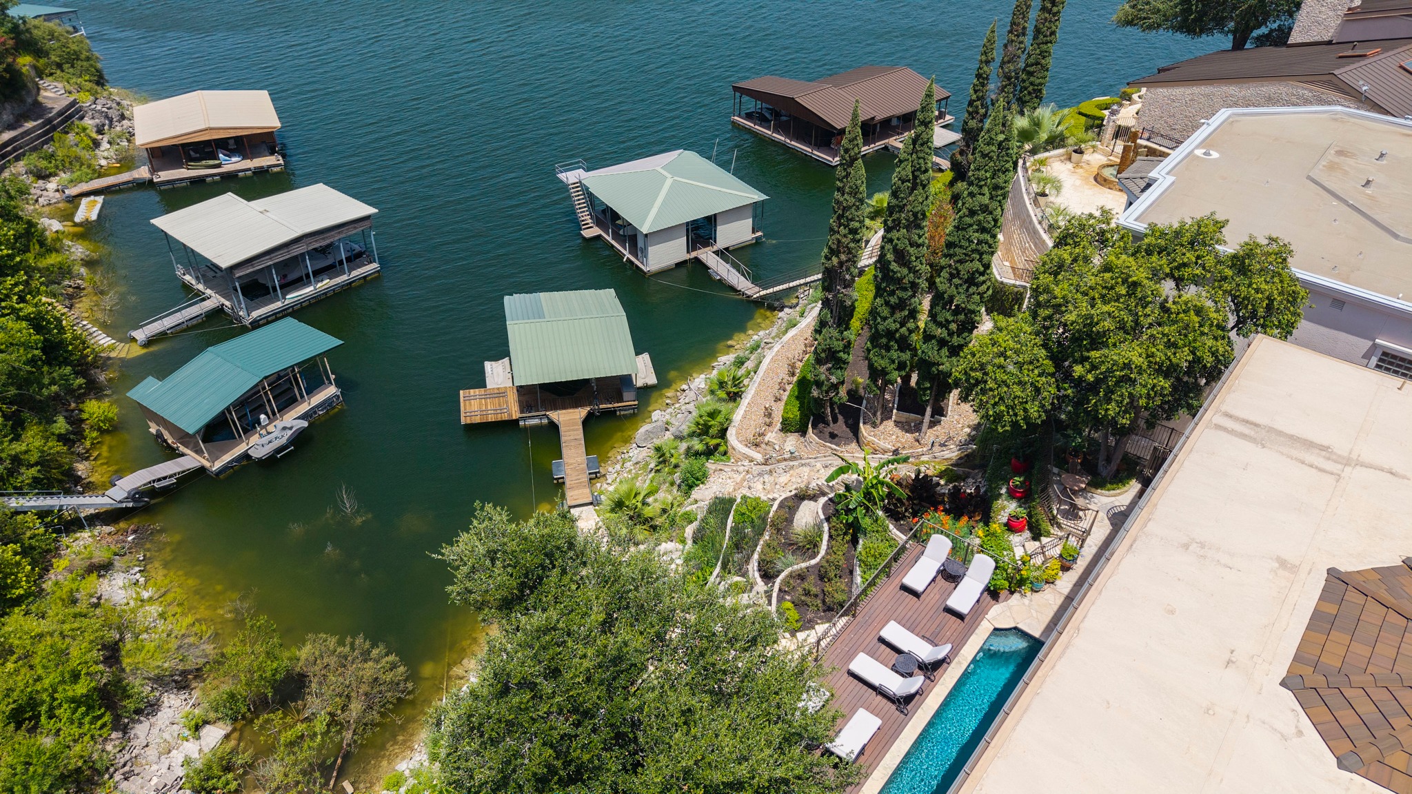 main property photo 33