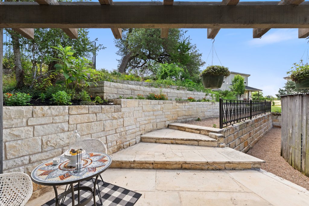 main property photo 33