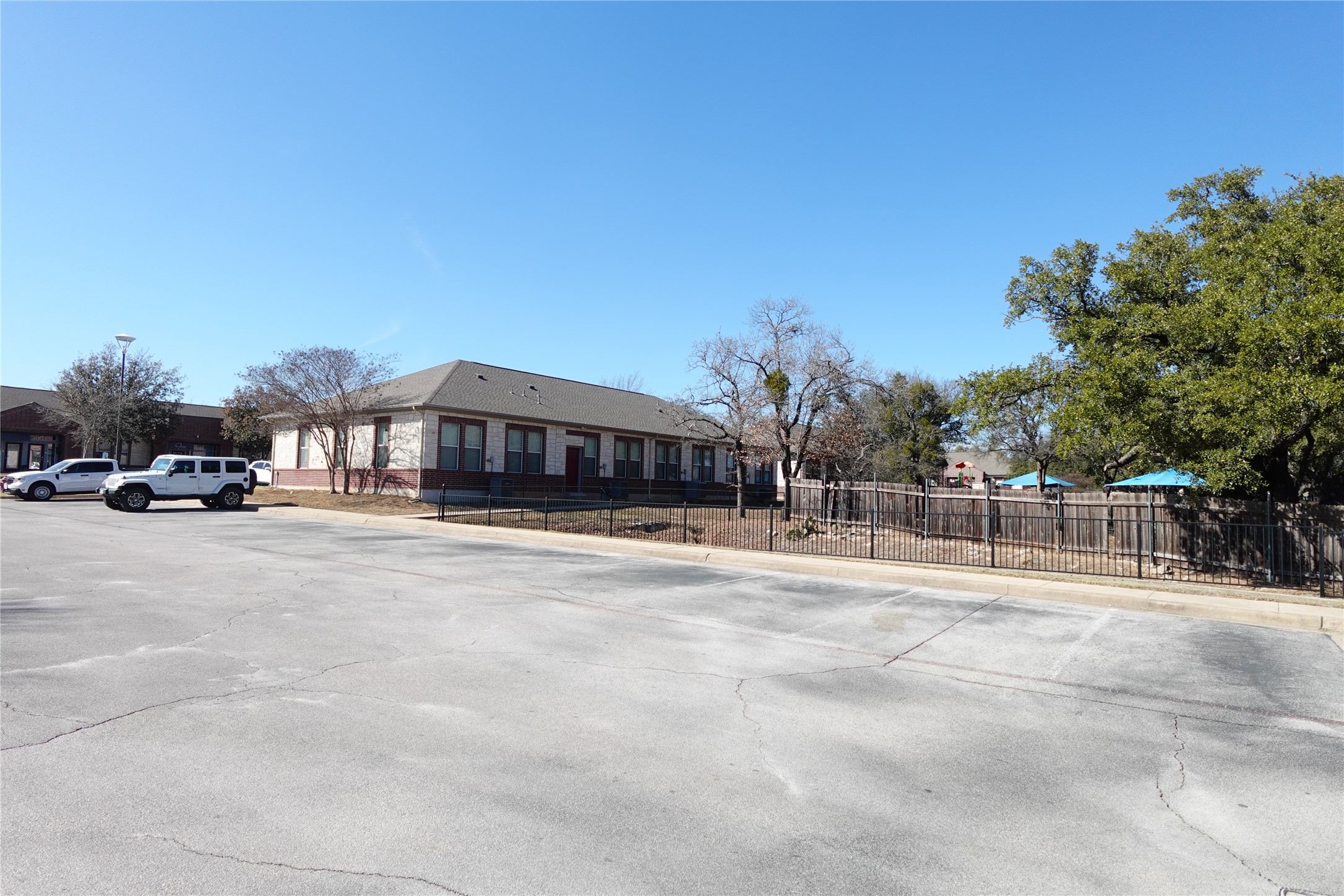 main property photo 9