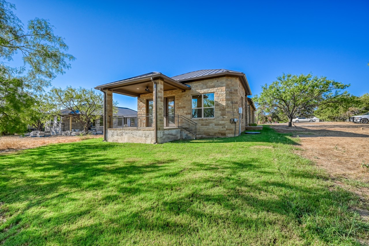 main property photo 25