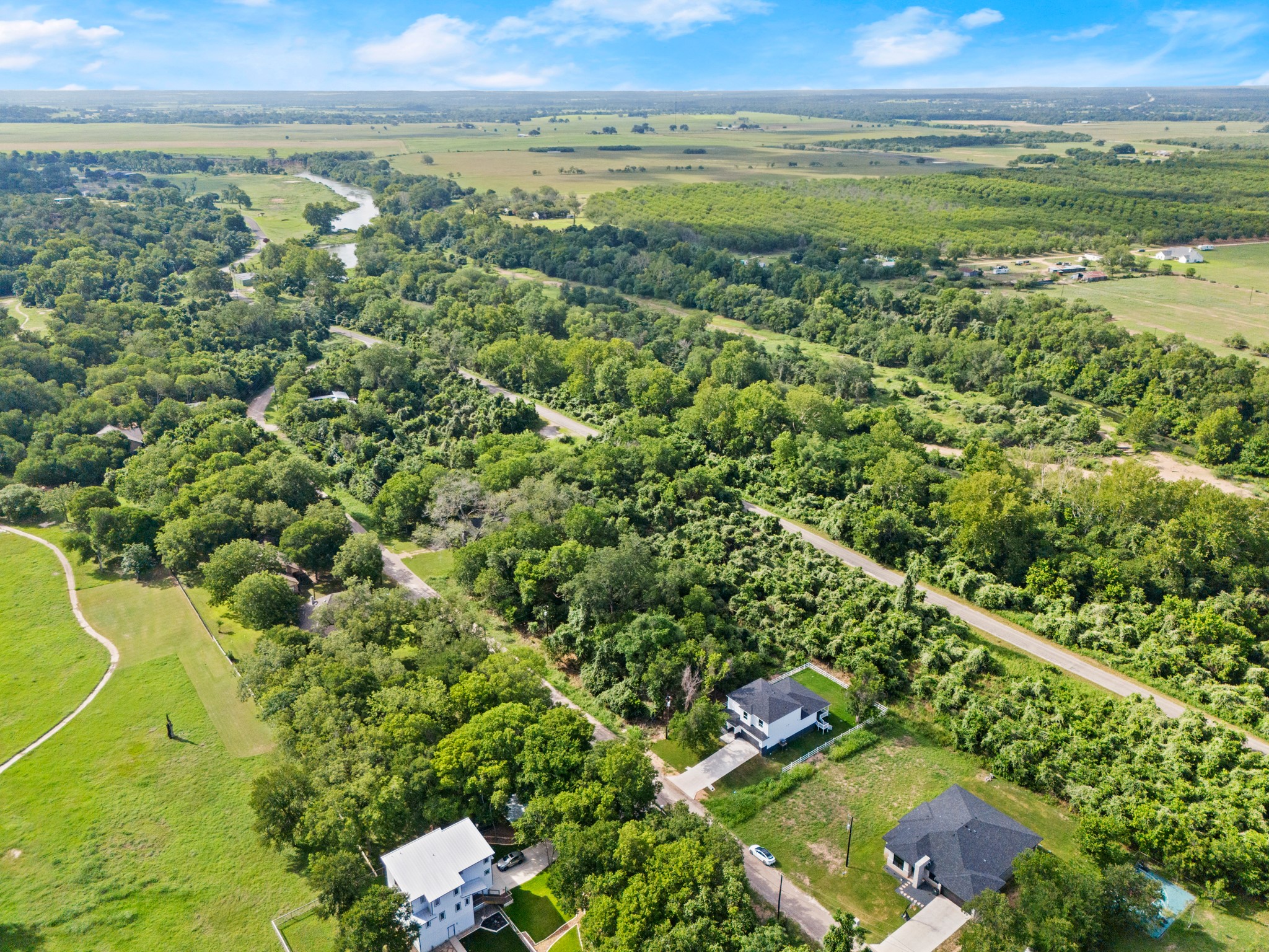 main property photo 32
