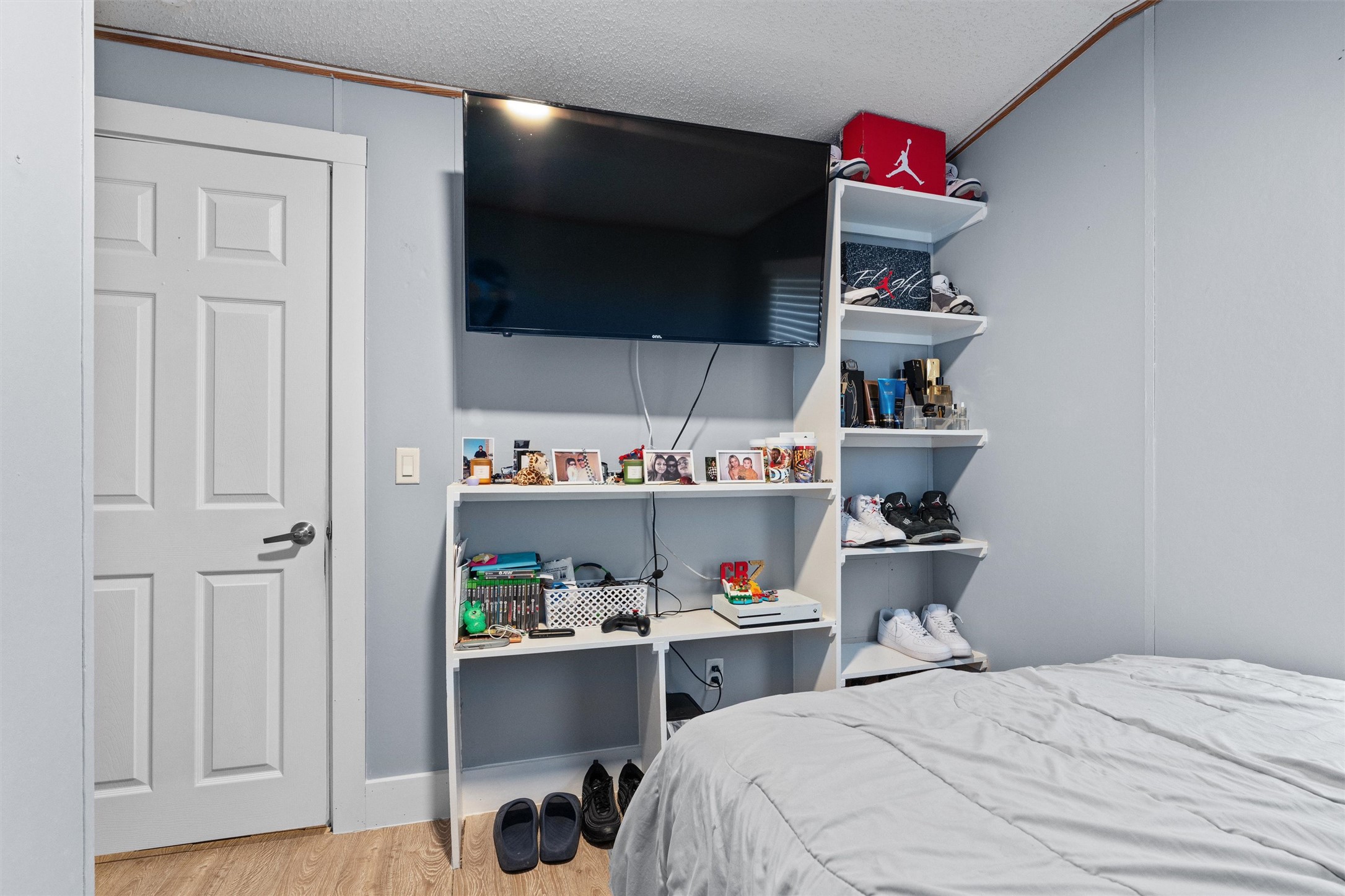 main property photo 12