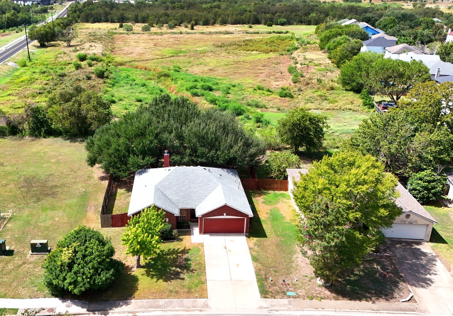 main property photo 28