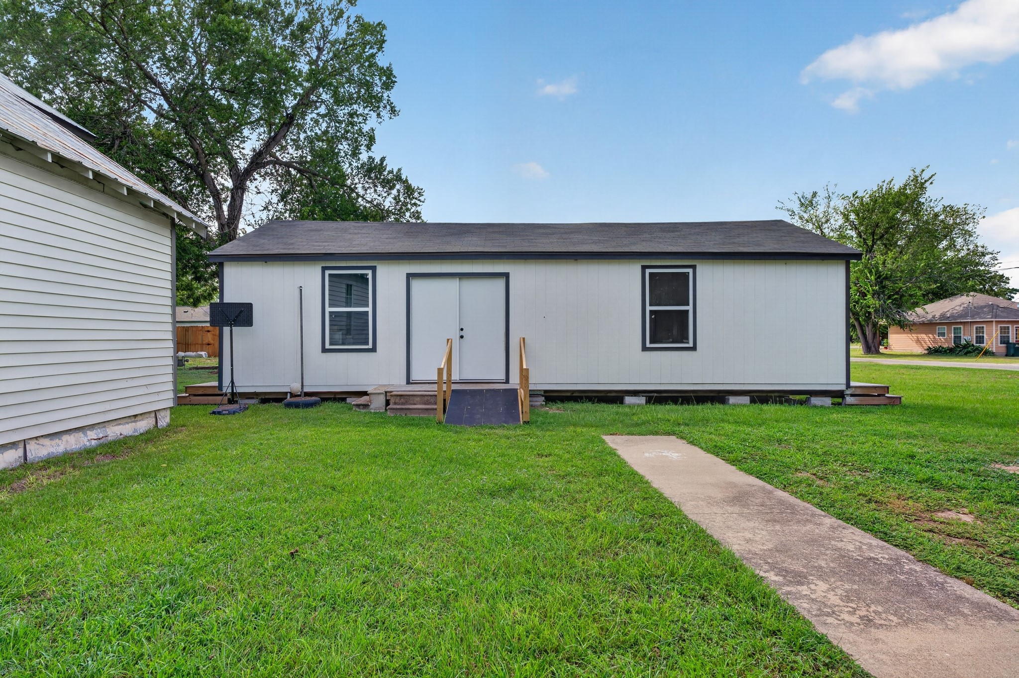 main property photo 10