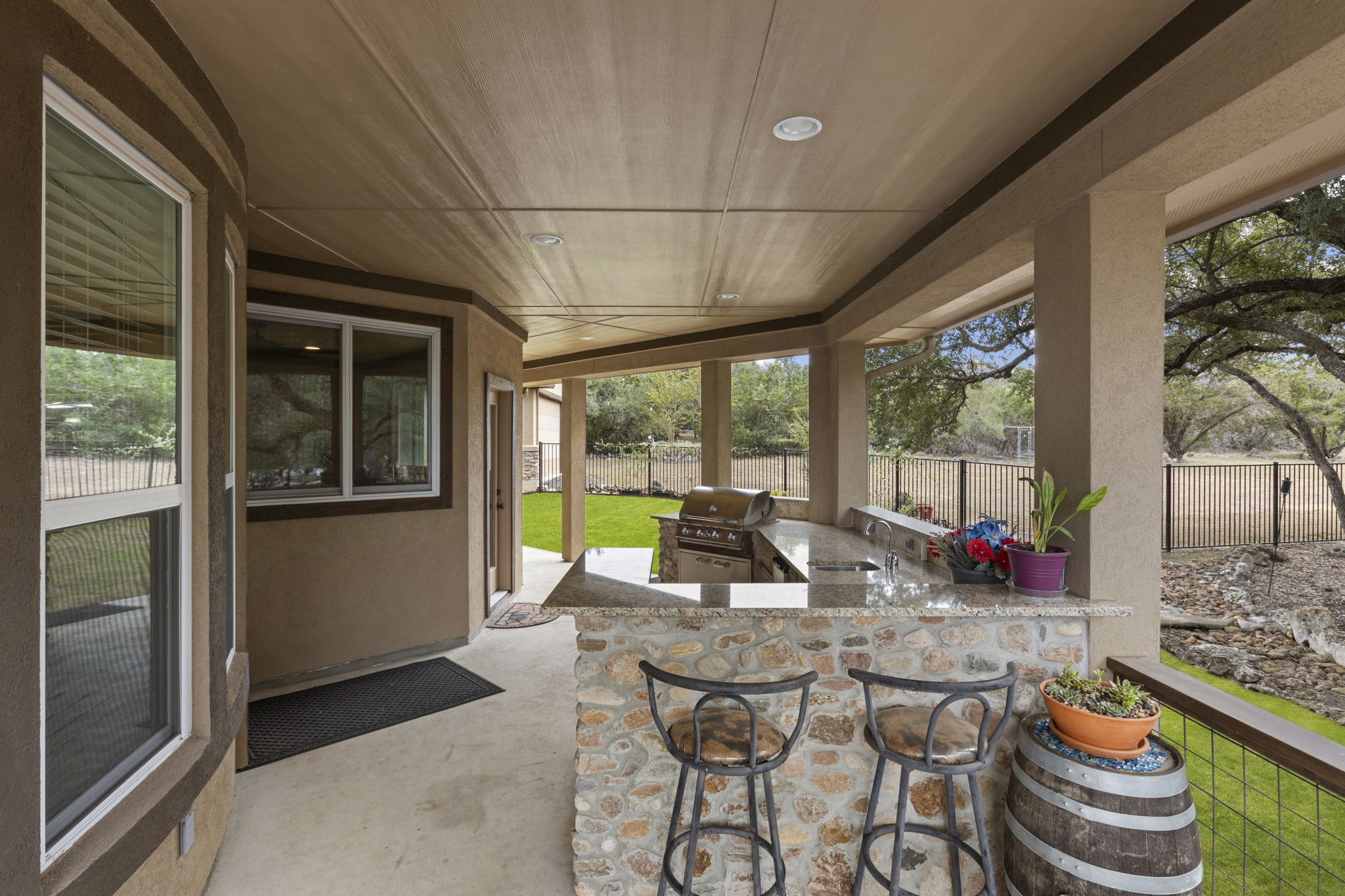 main property photo 32