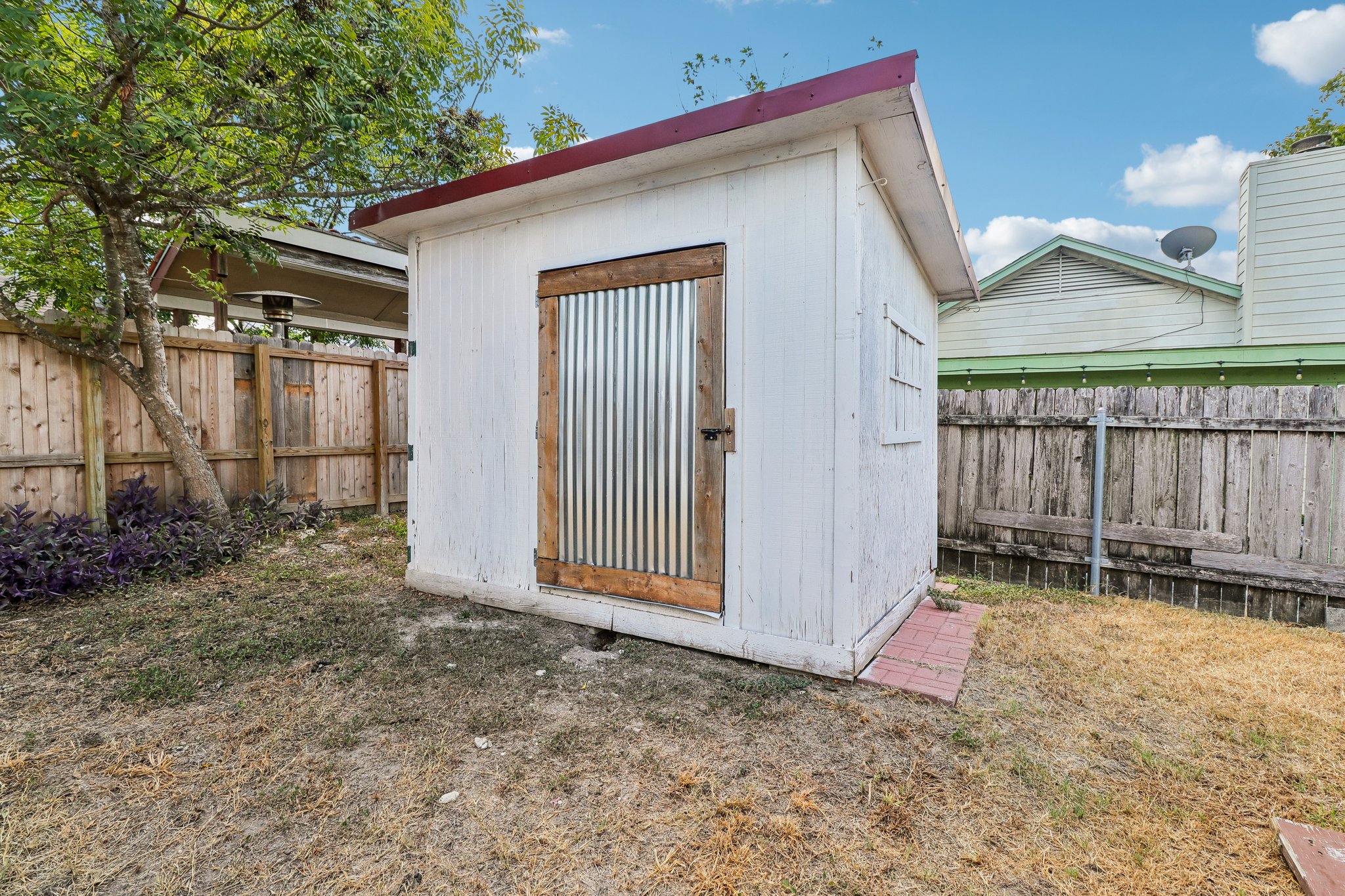 main property photo 37