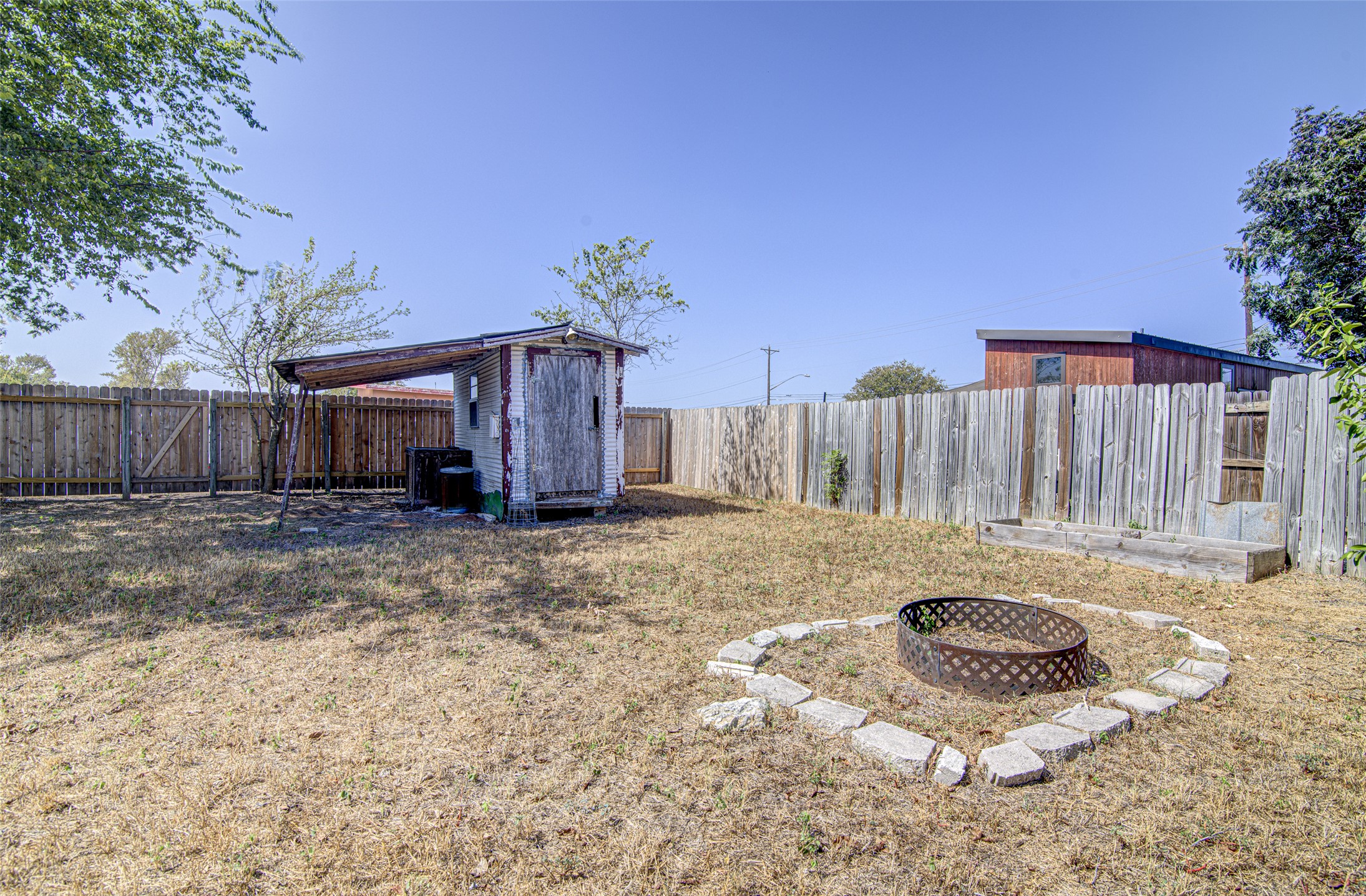main property photo 20