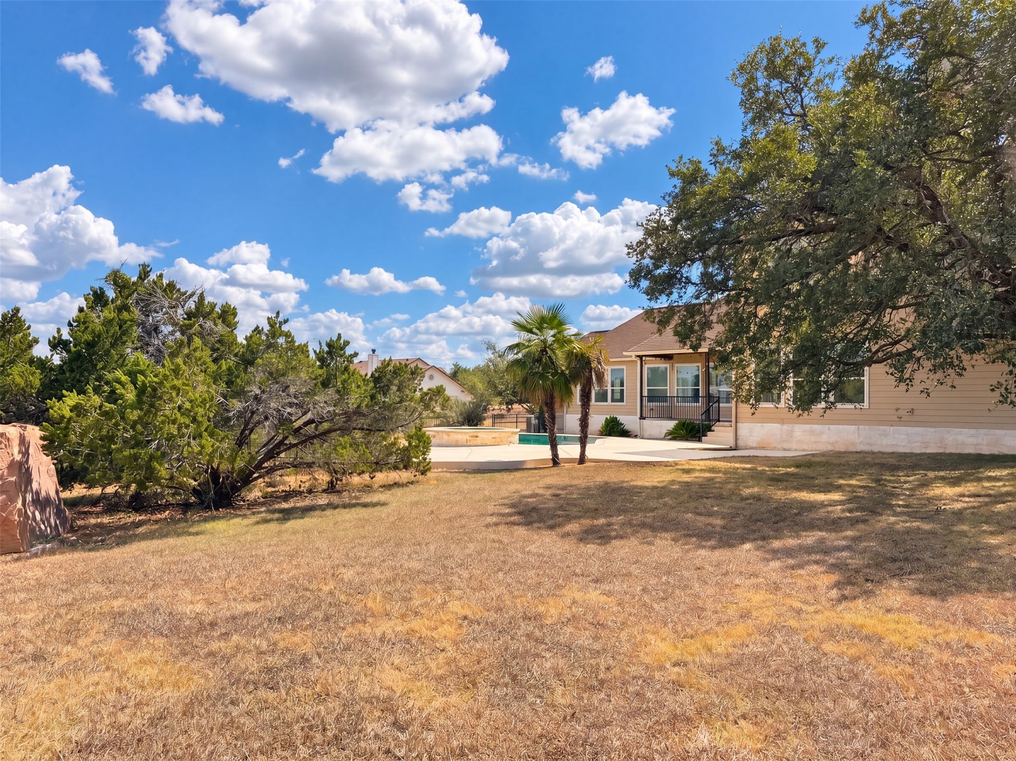 main property photo 4