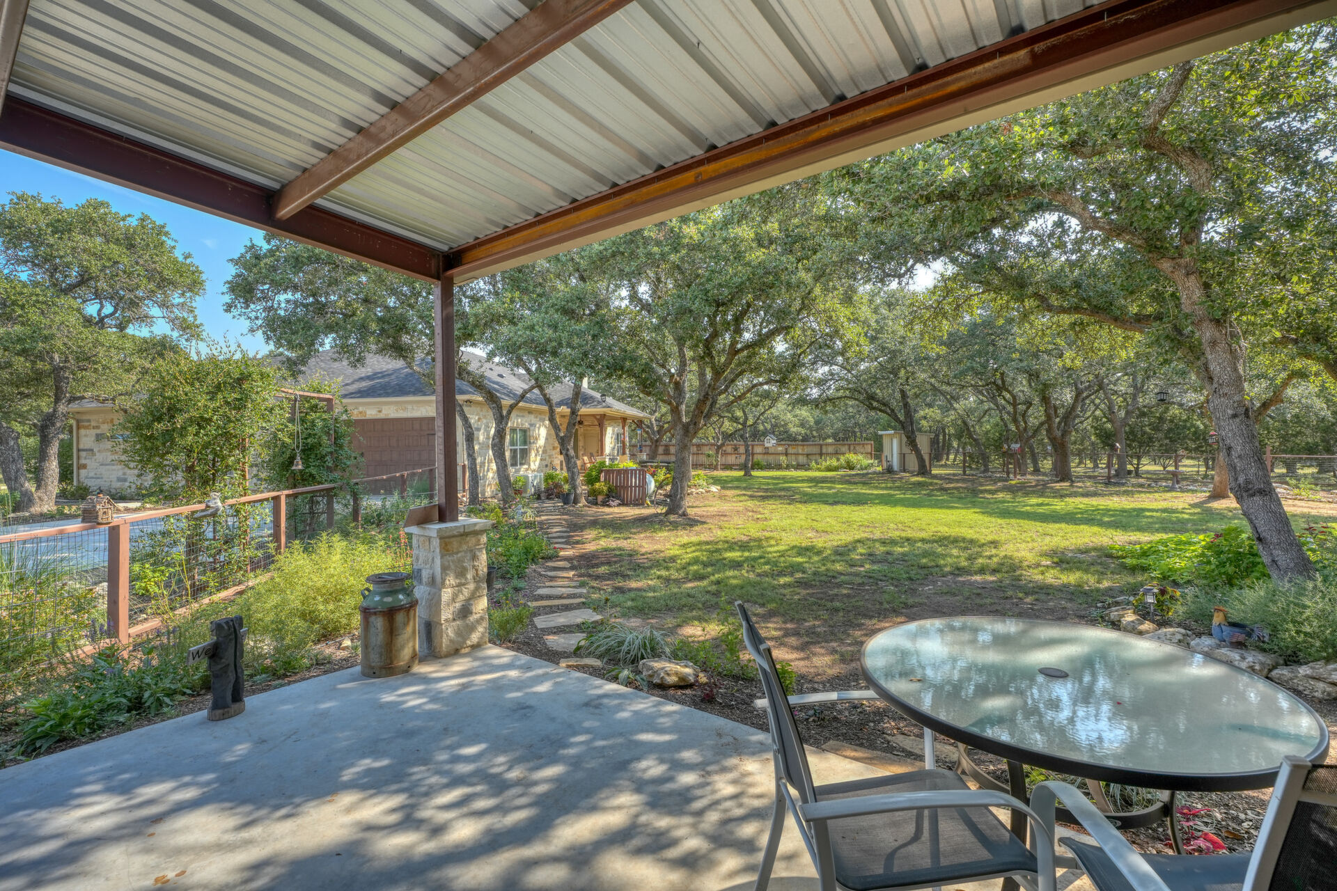 main property photo 28