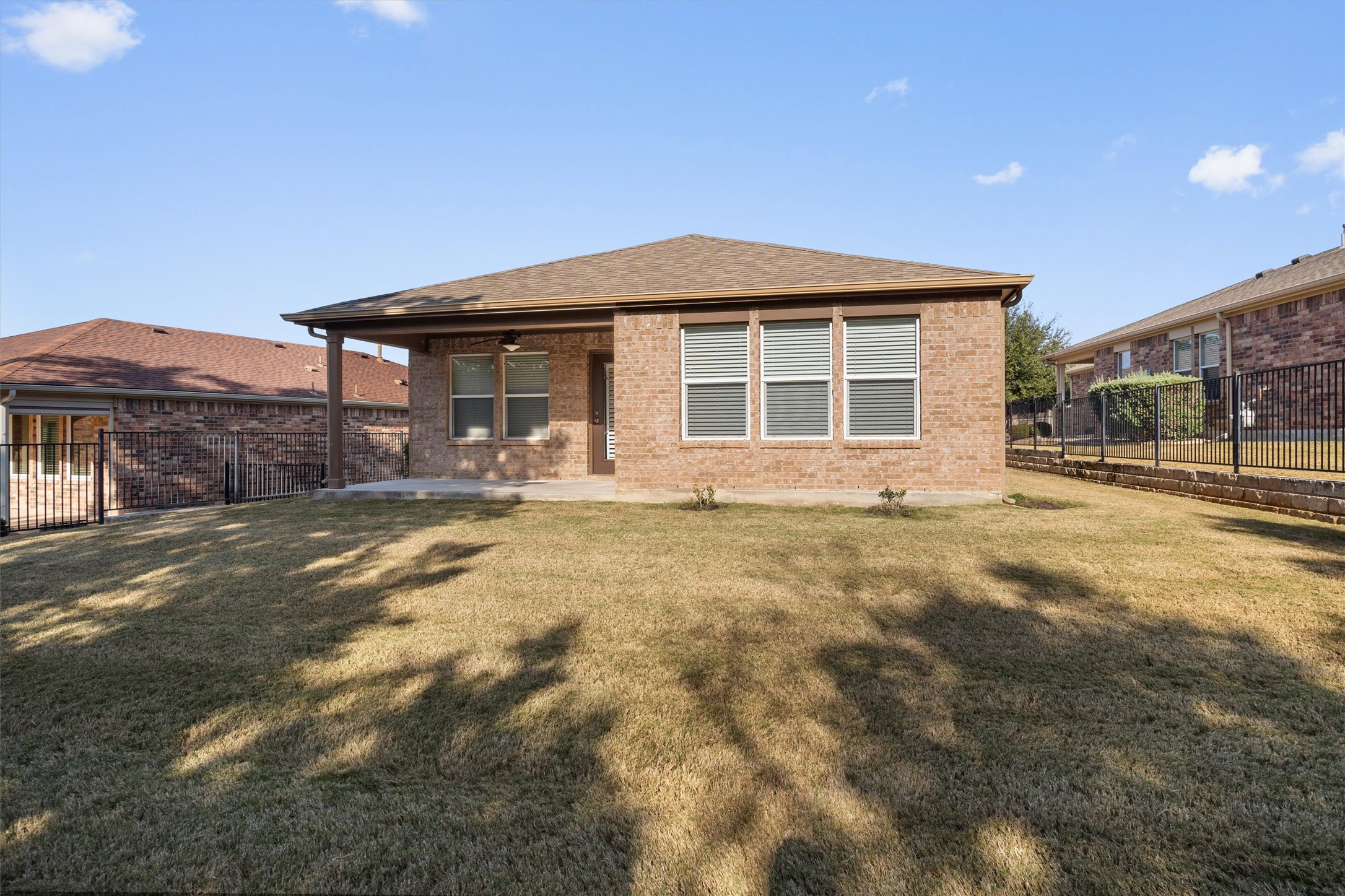 main property photo 28
