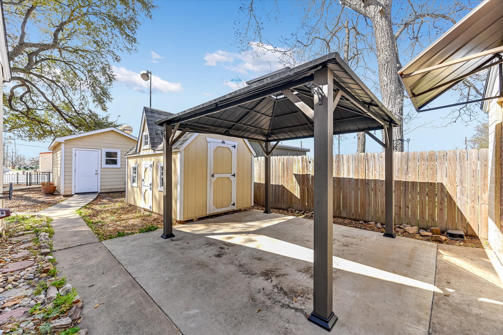 main property photo 19
