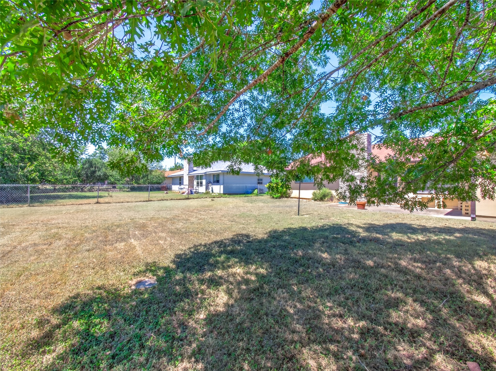 main property photo 30
