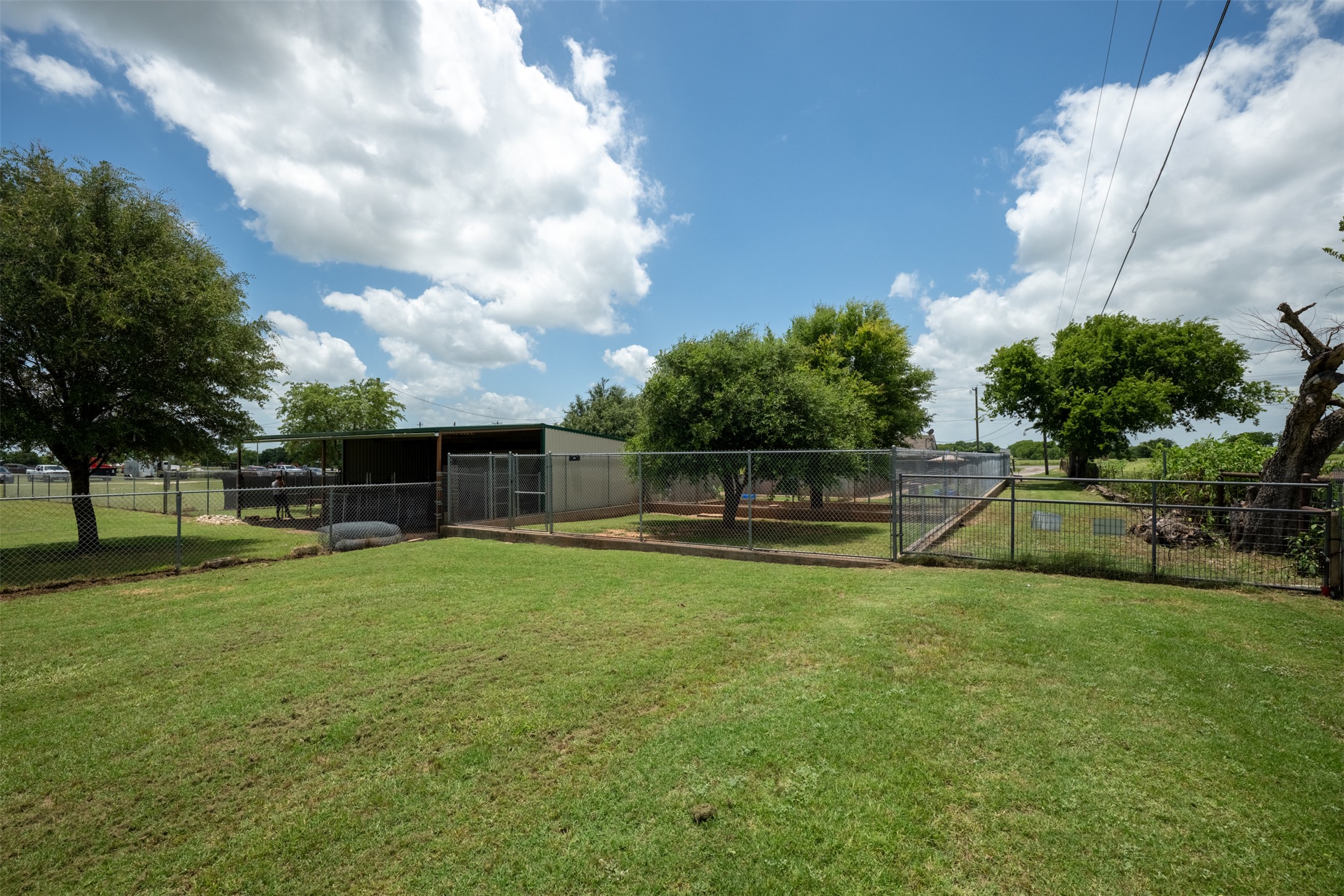 main property photo 28