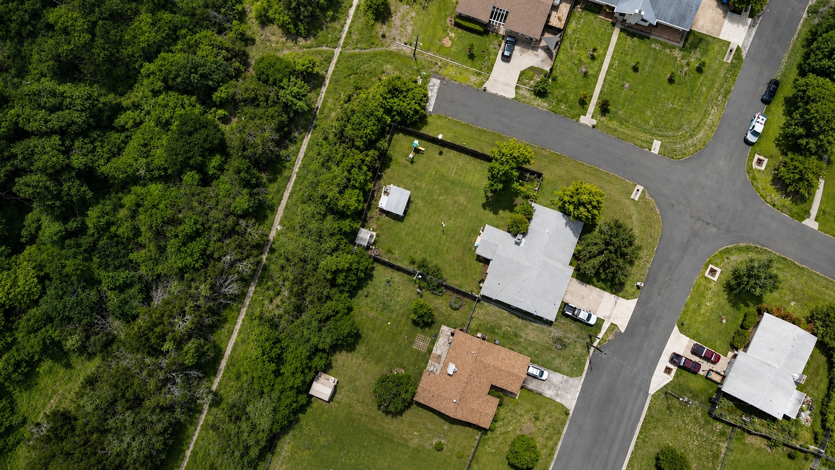 main property photo 32
