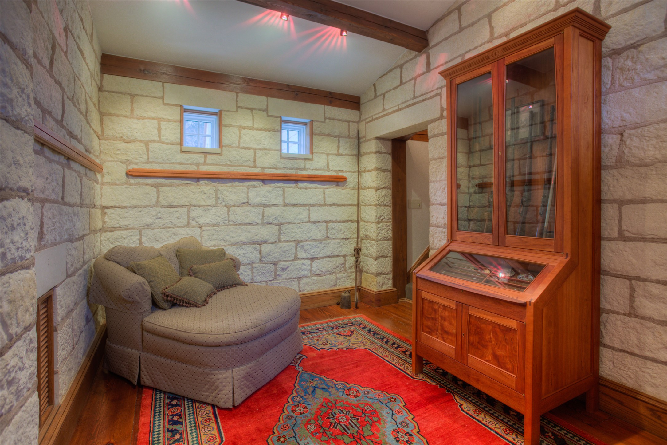 main property photo 23