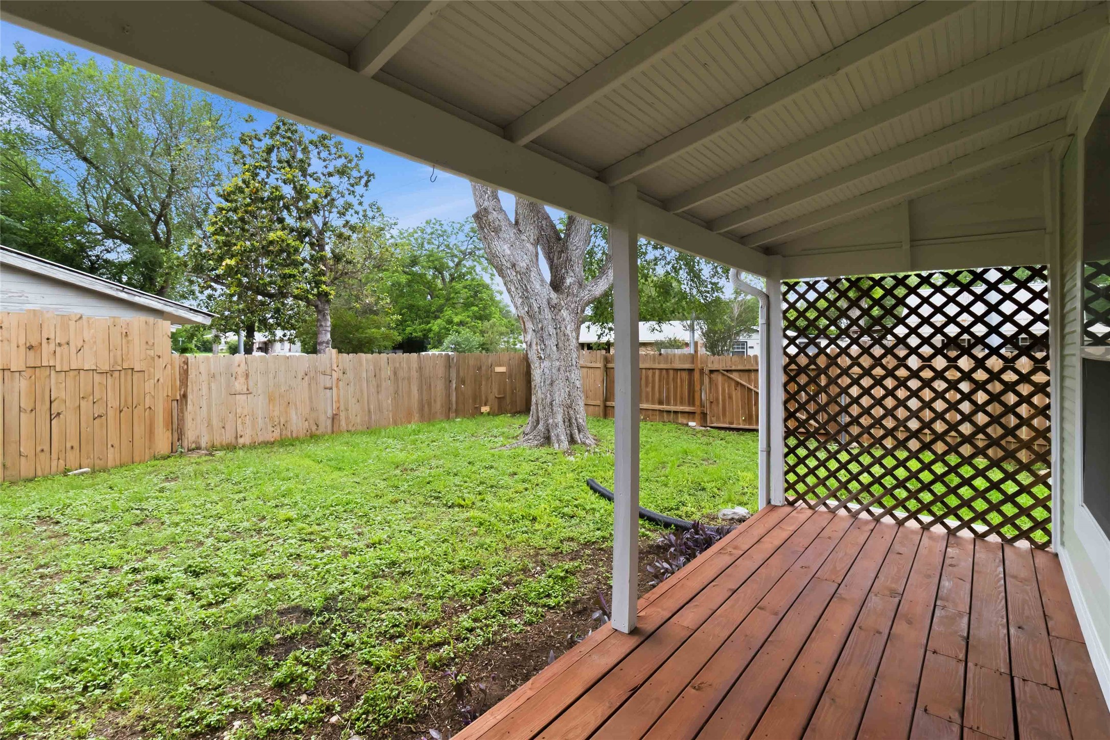 main property photo 28