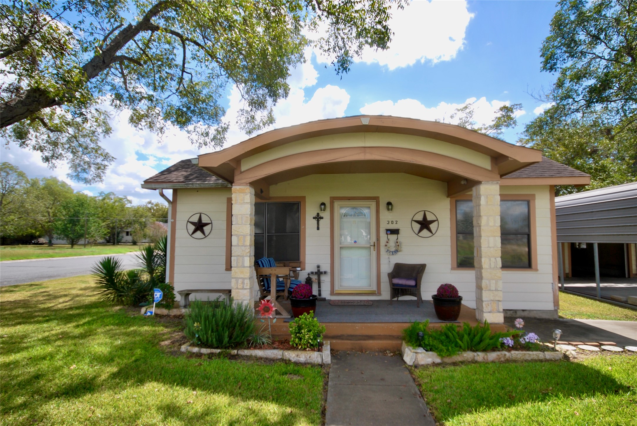 main property photo 36