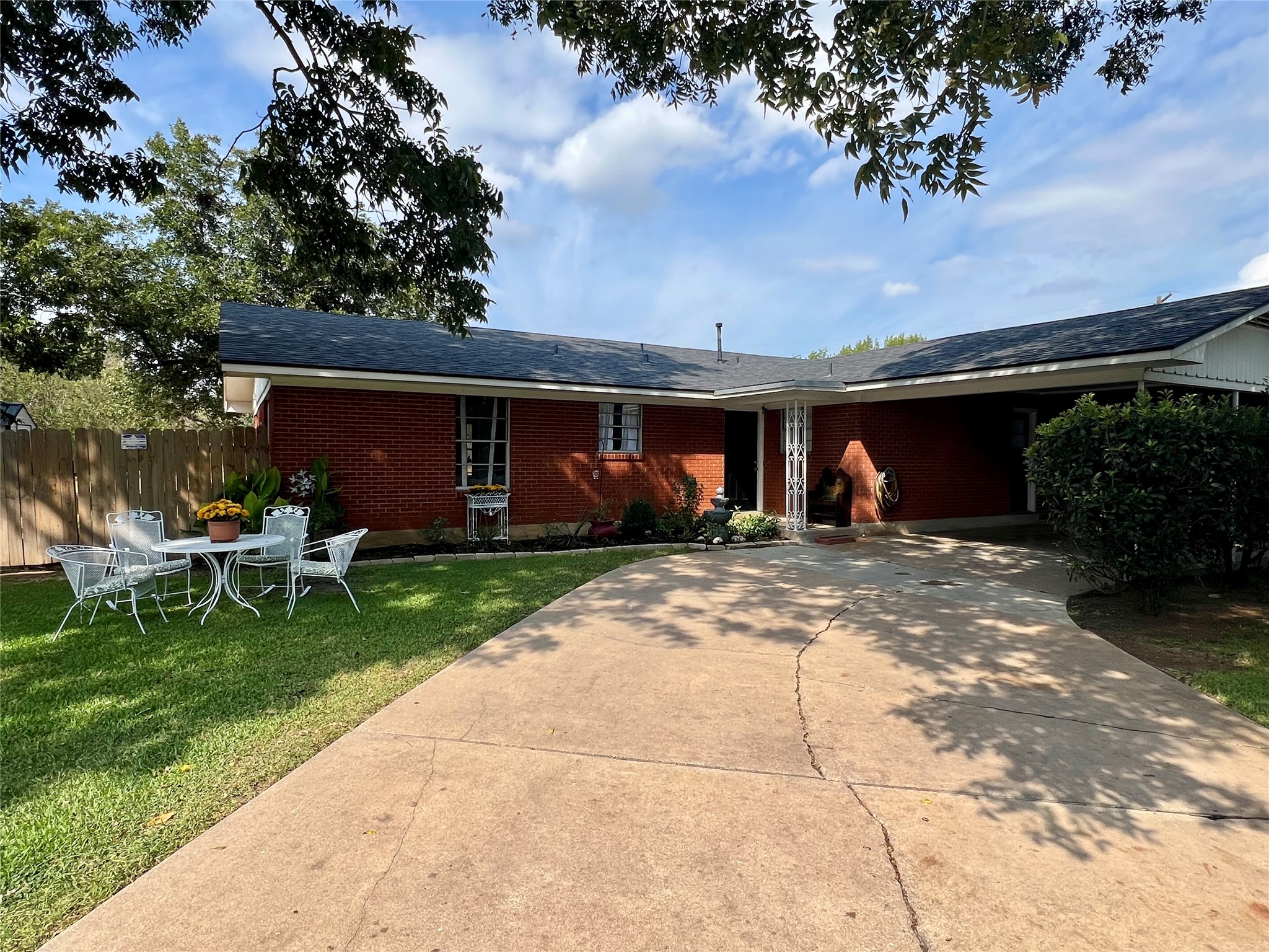 main property photo 3