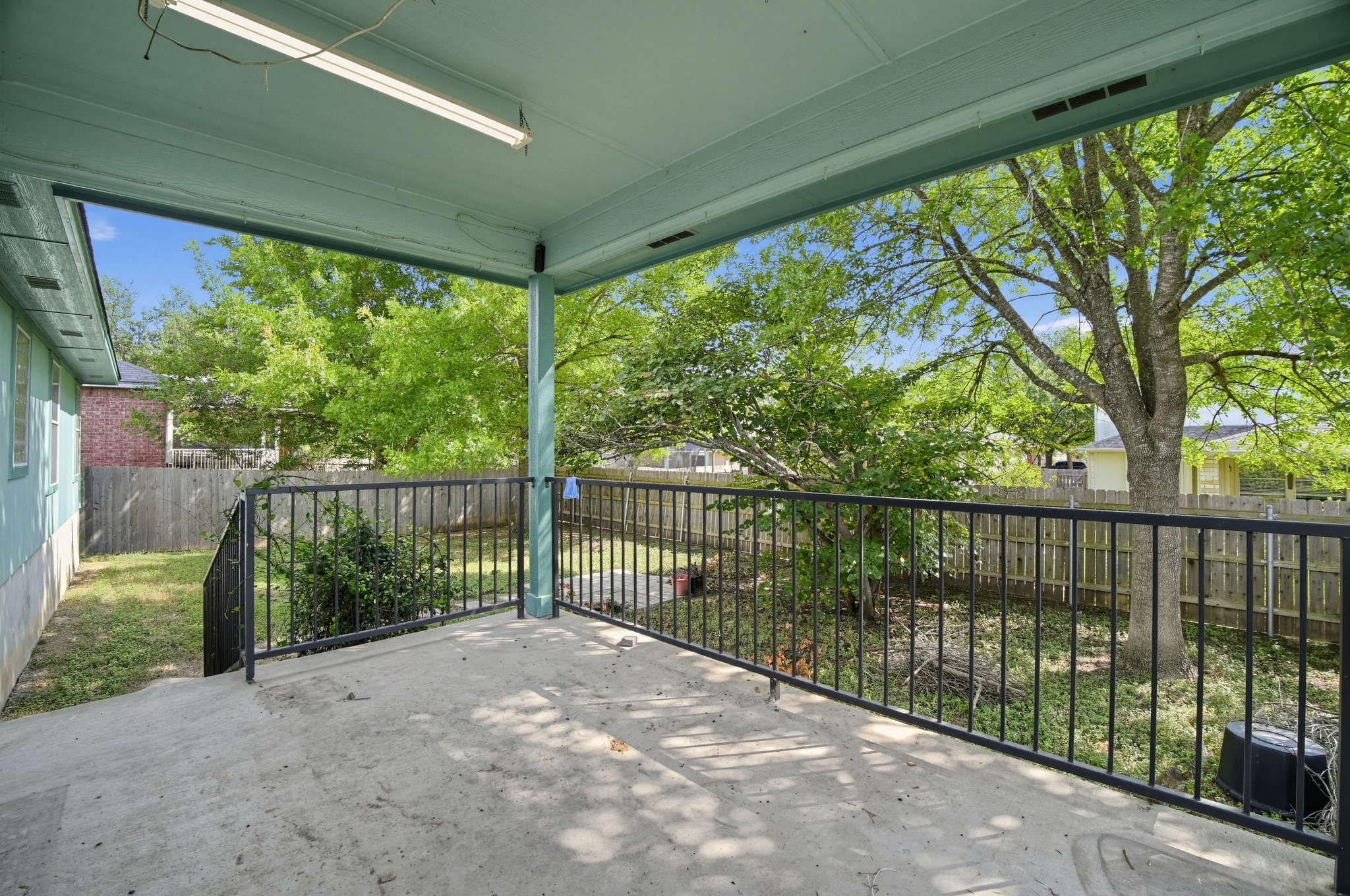 main property photo 30