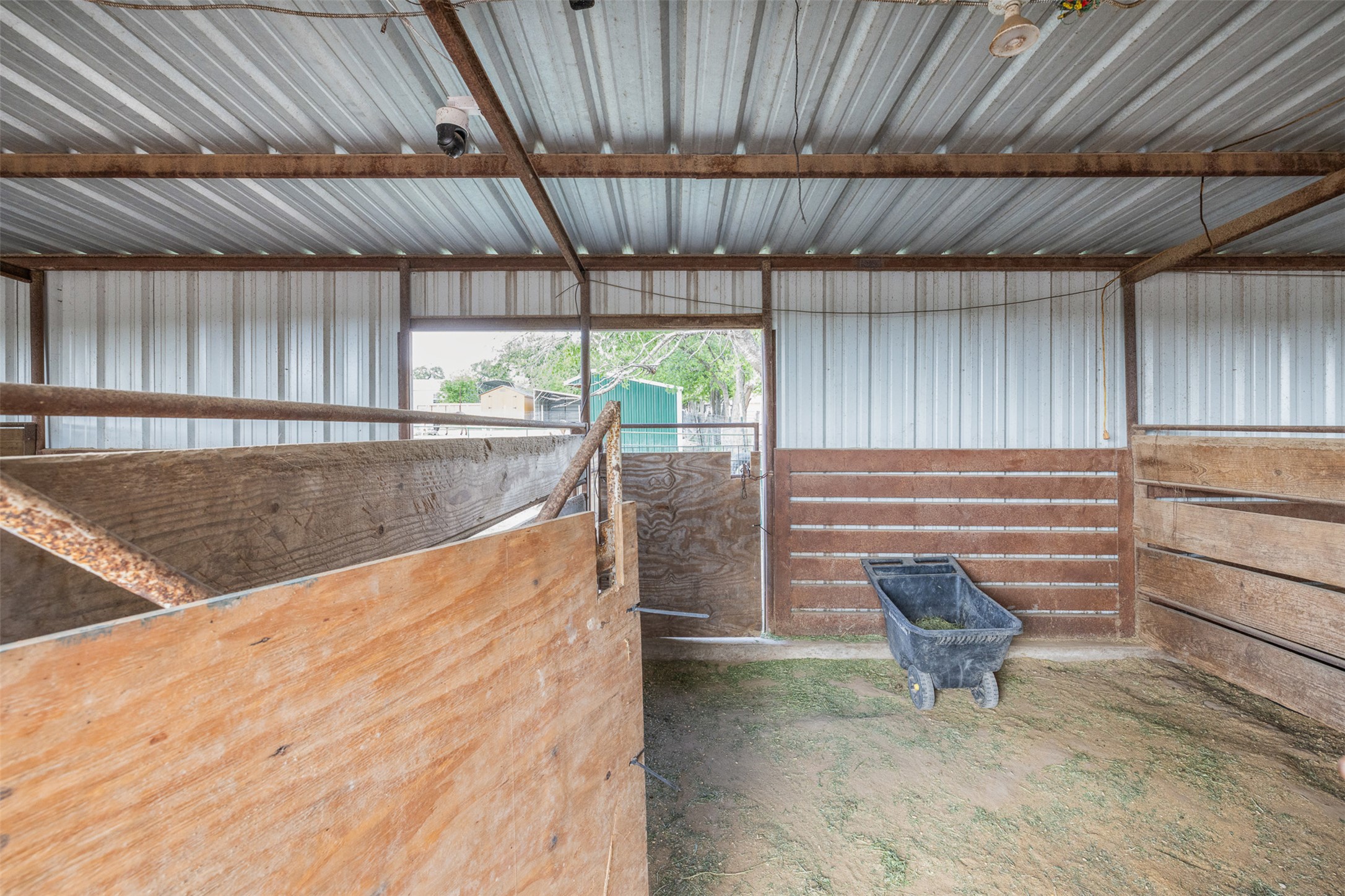 main property photo 31