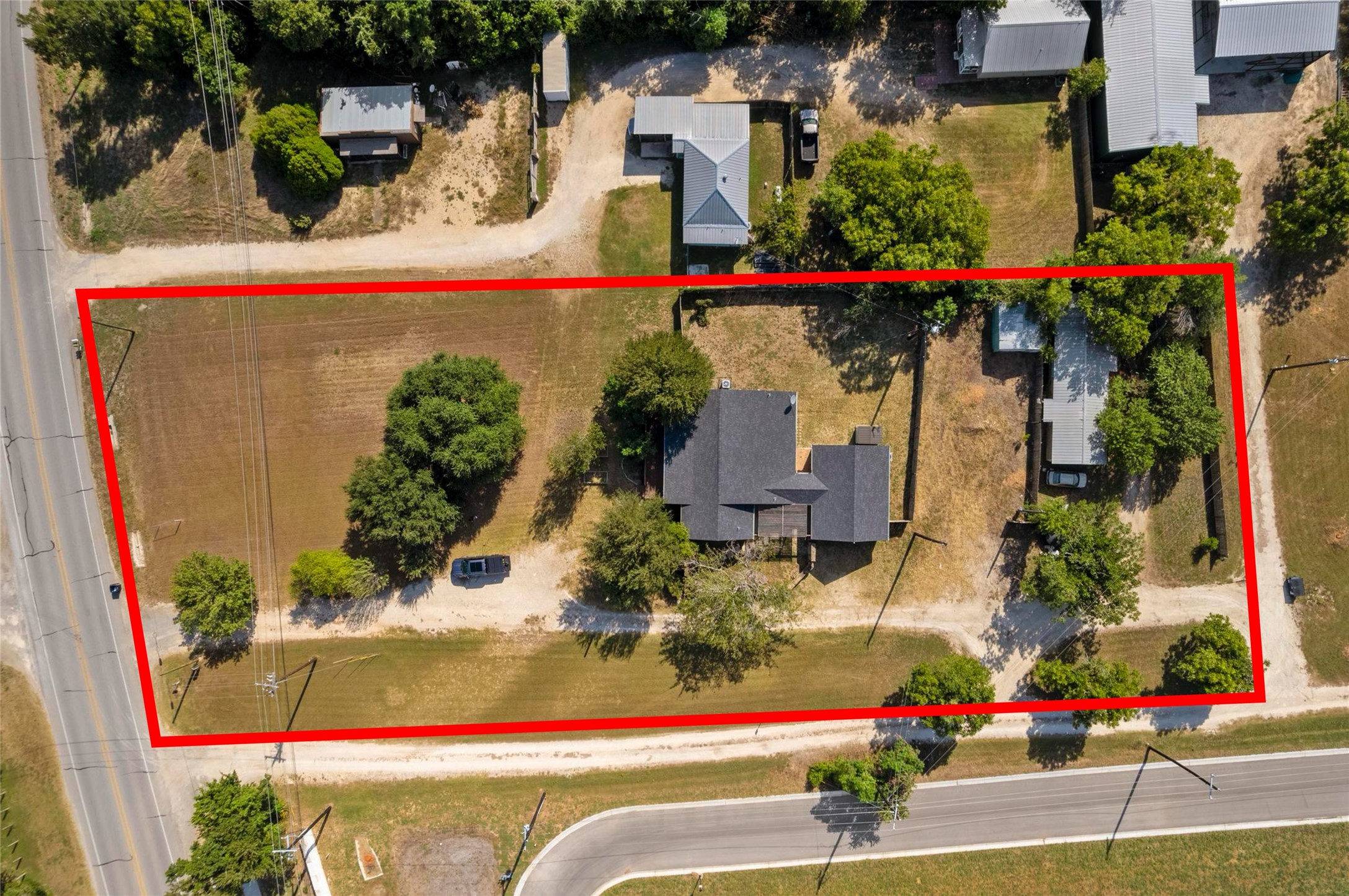 main property photo 28