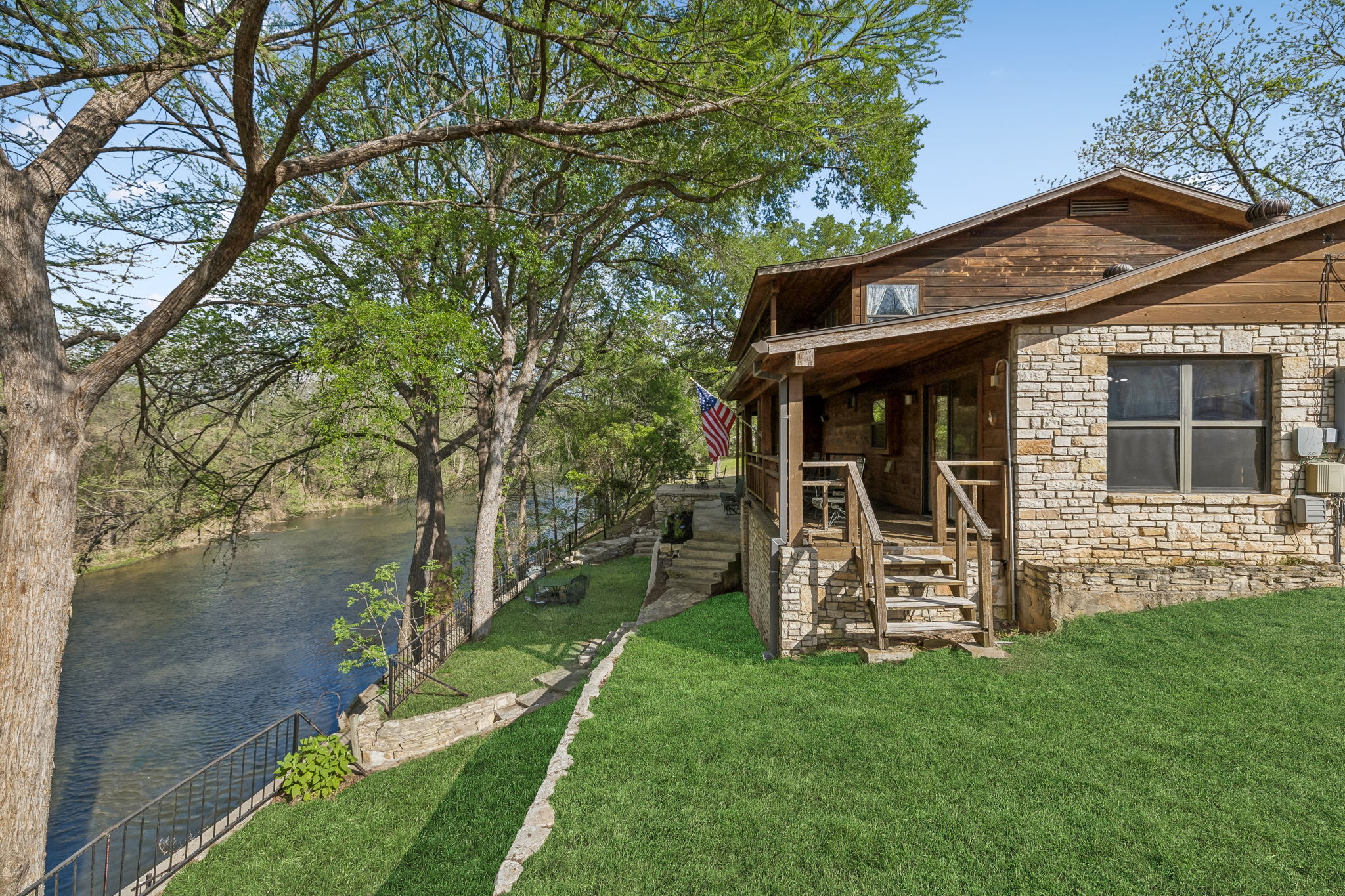 main property photo 30