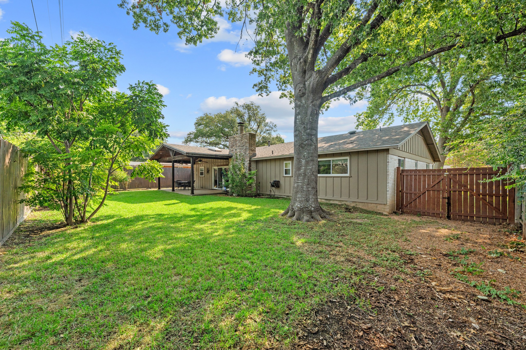 main property photo 28