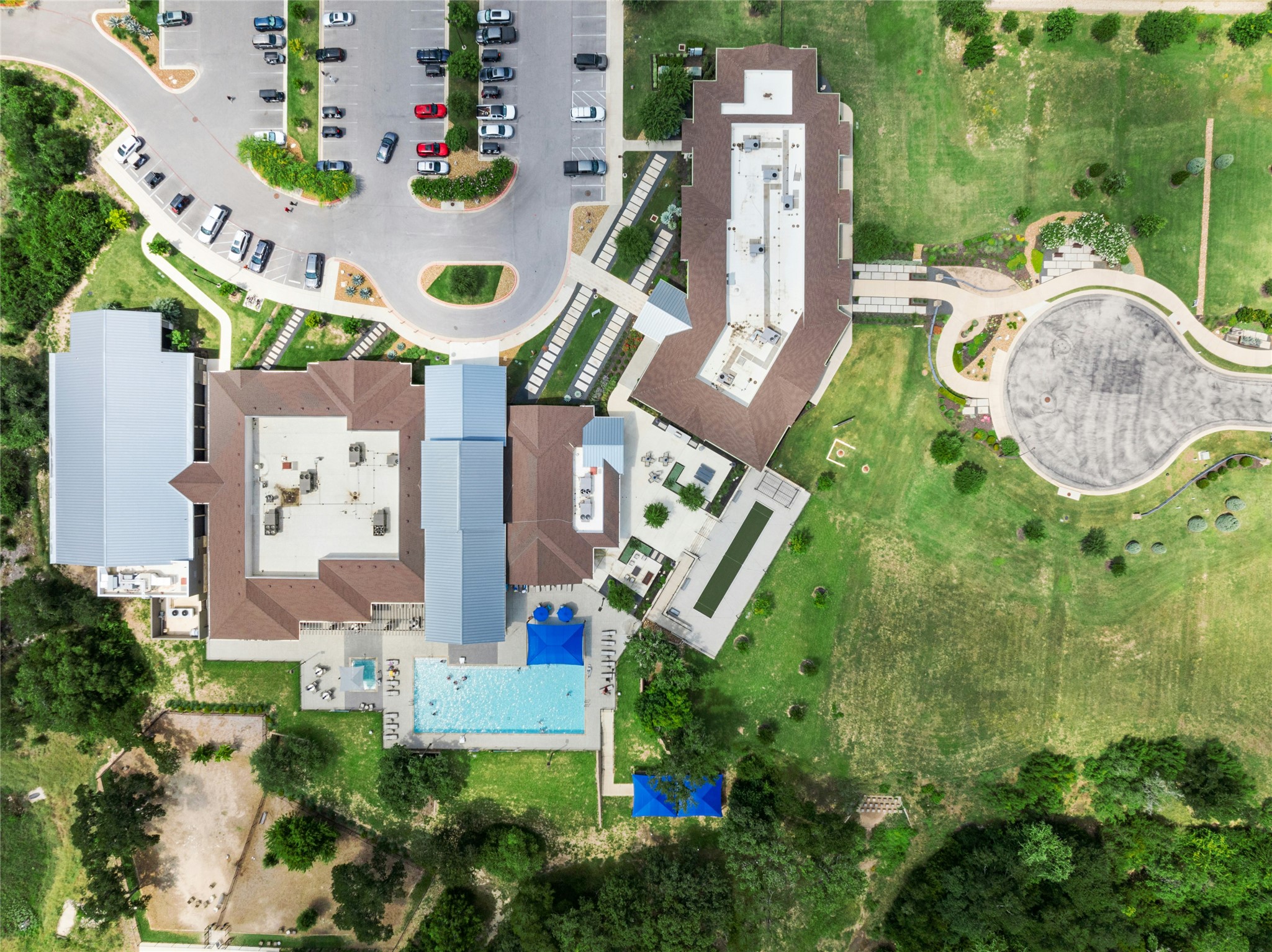main property photo 37
