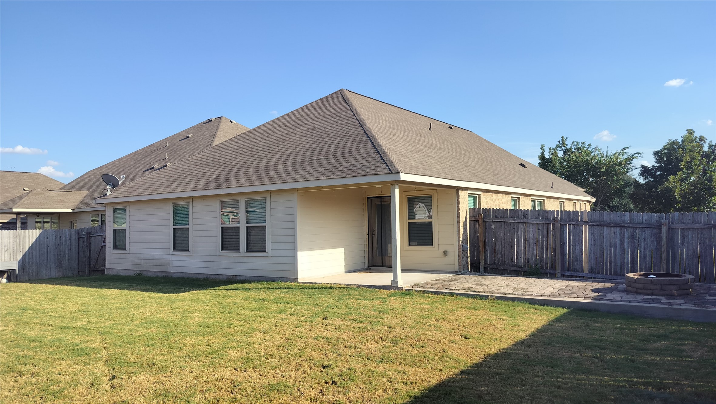 main property photo 16