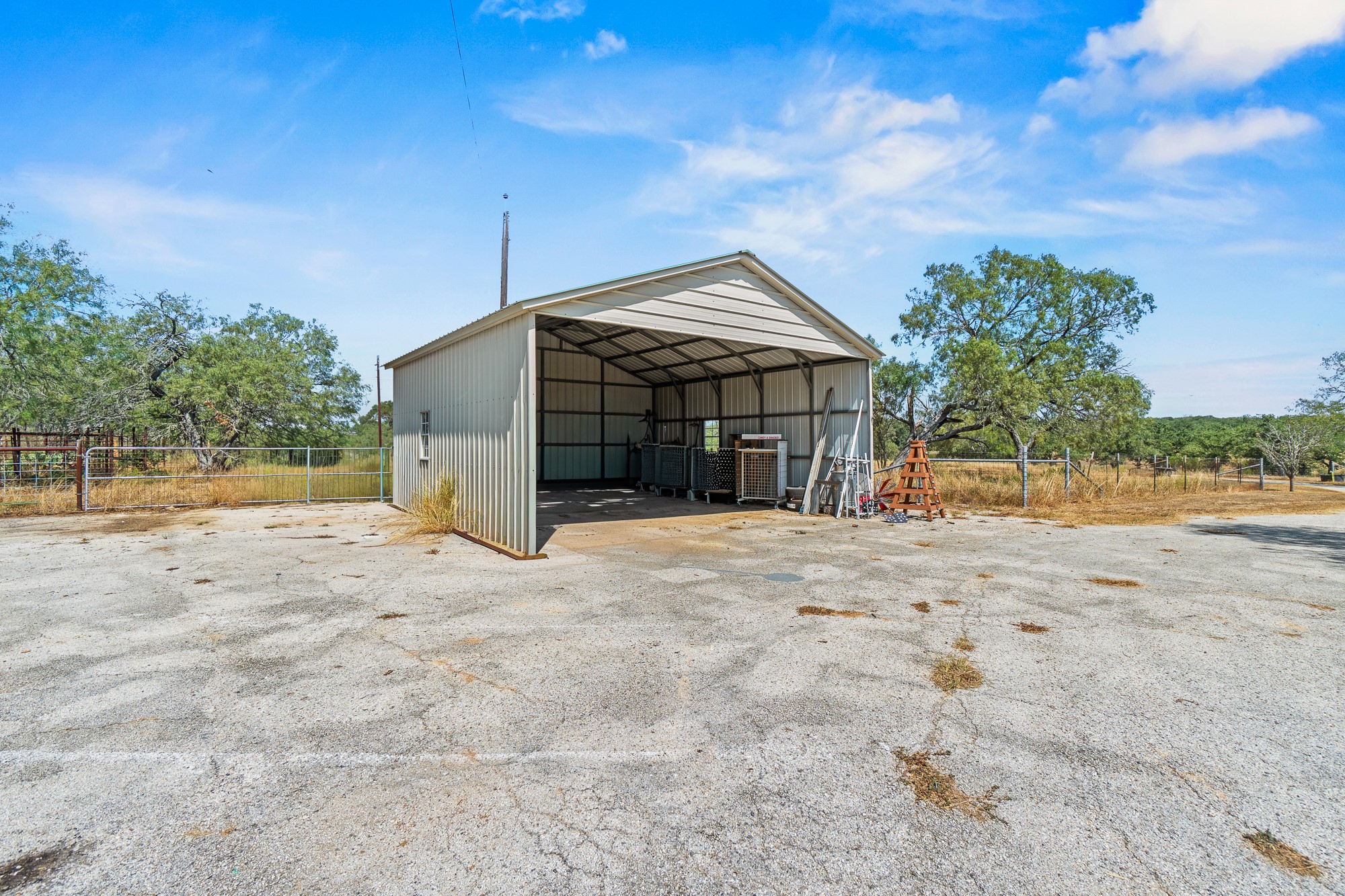 main property photo 9