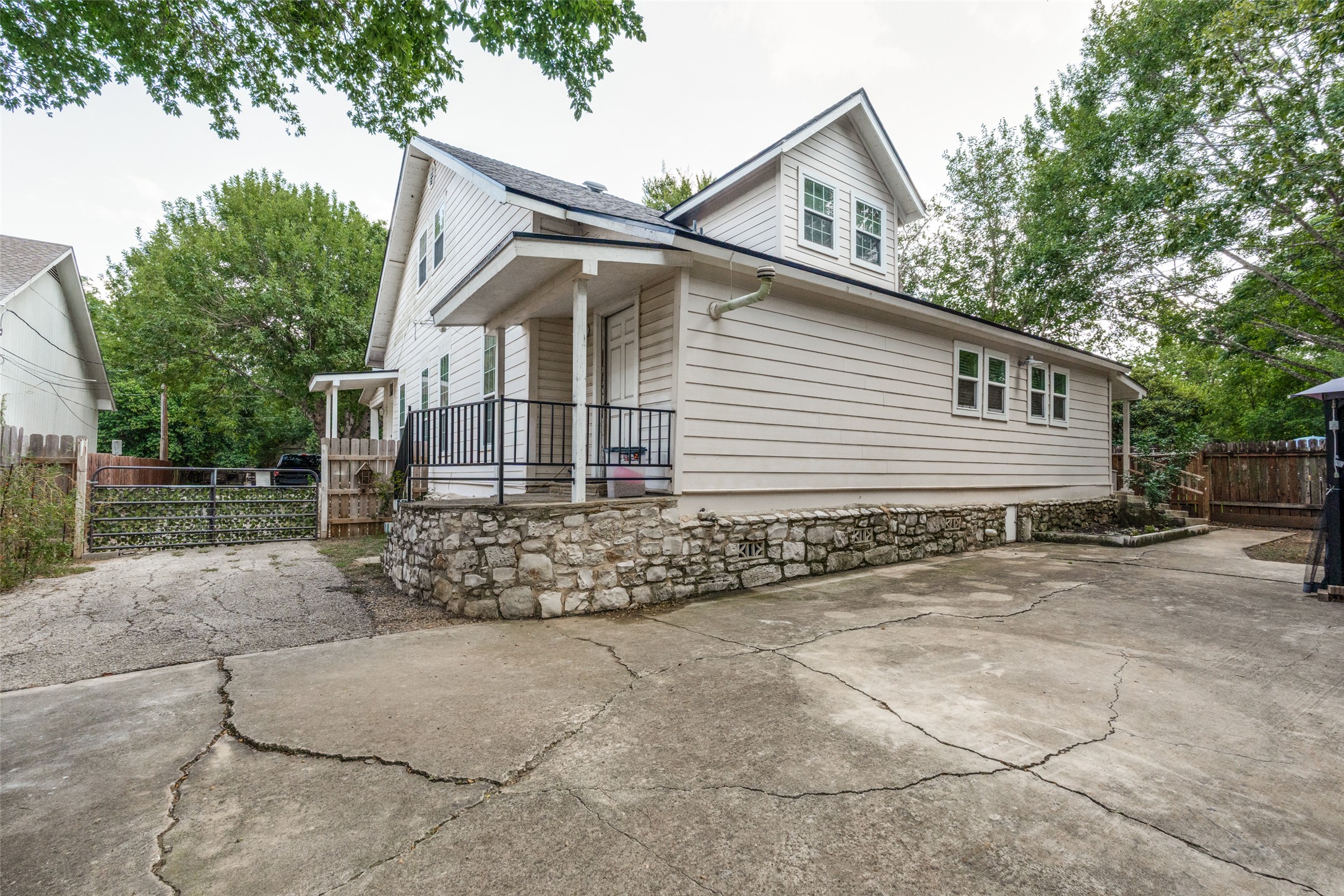 main property photo 19