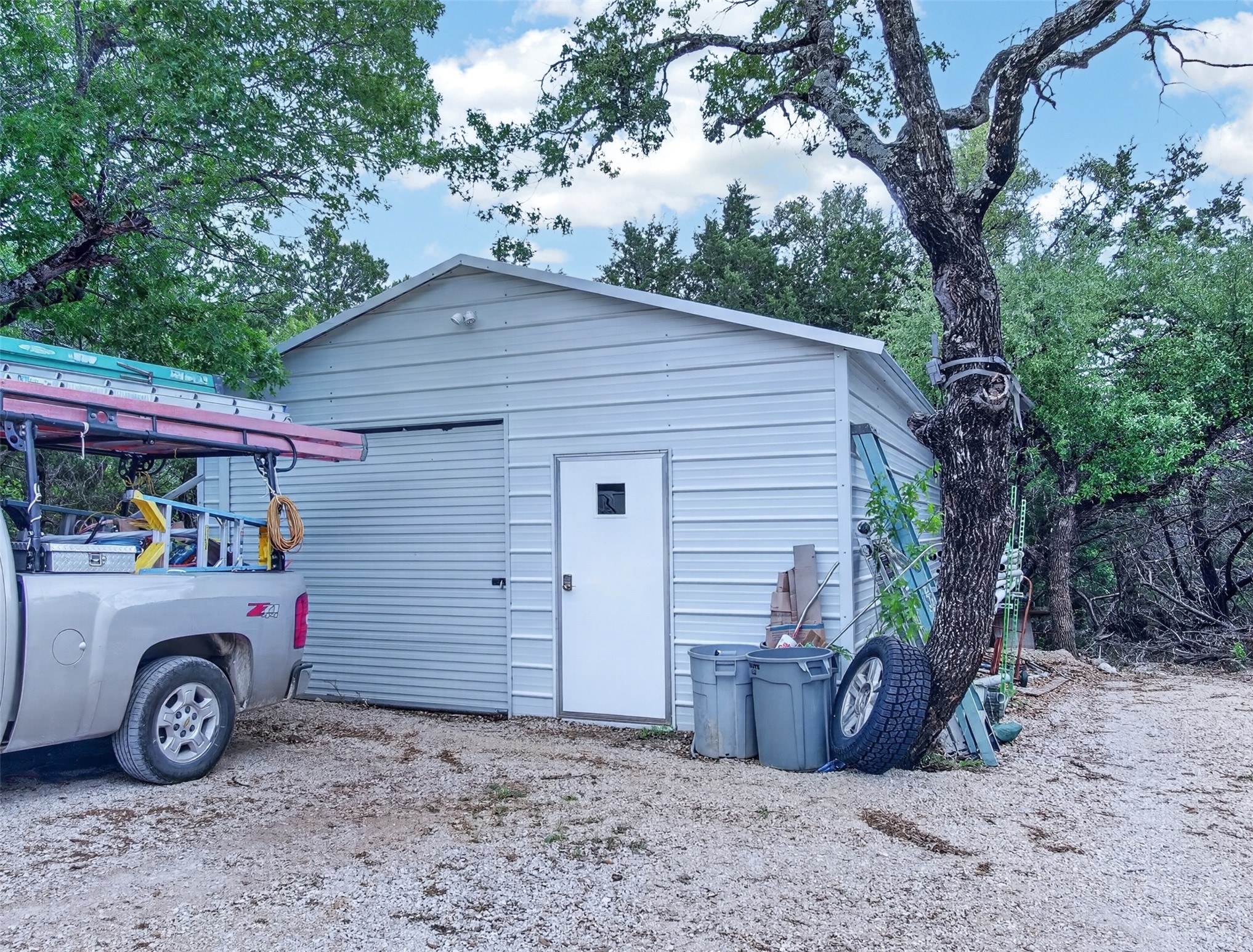 main property photo 32