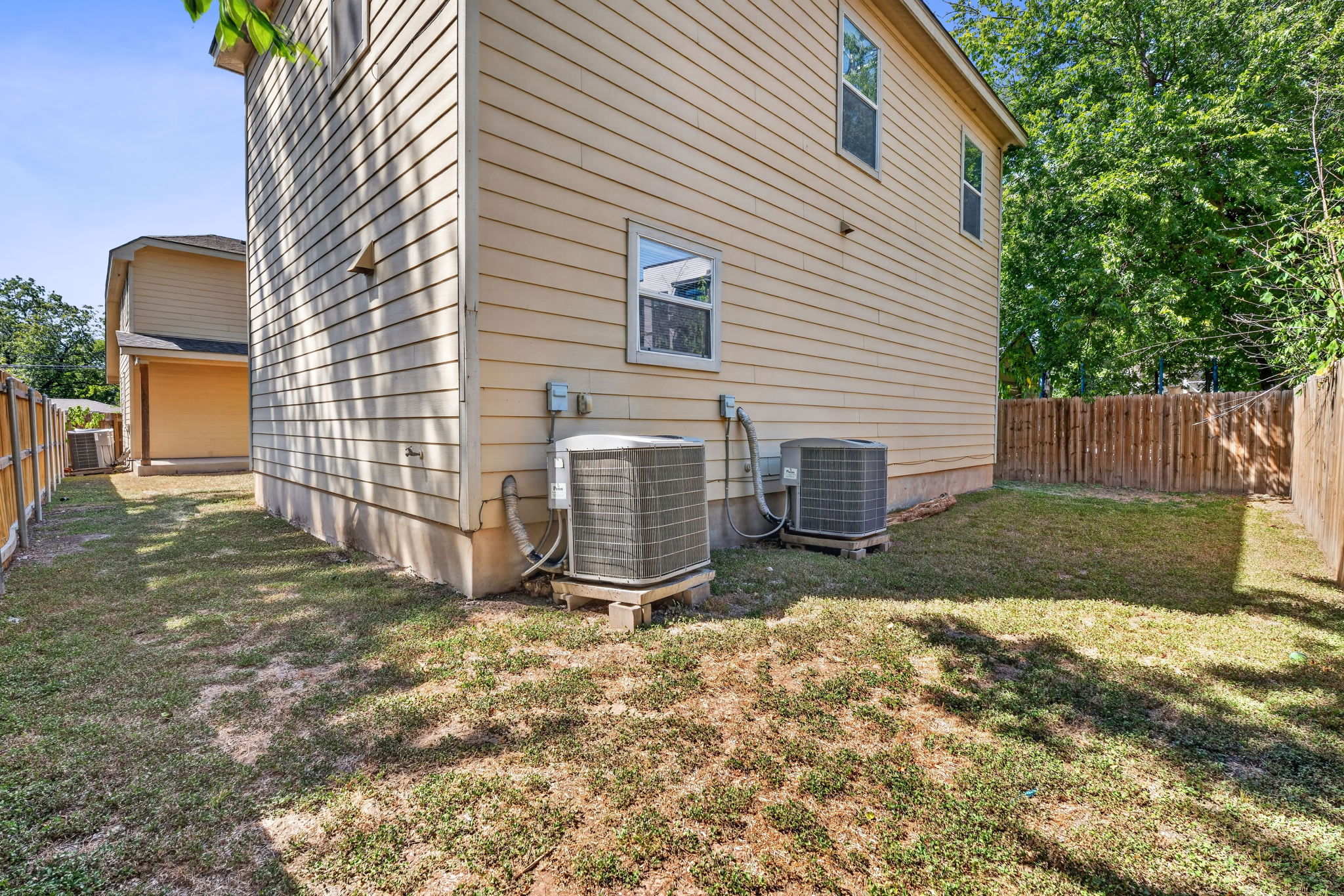 main property photo 11