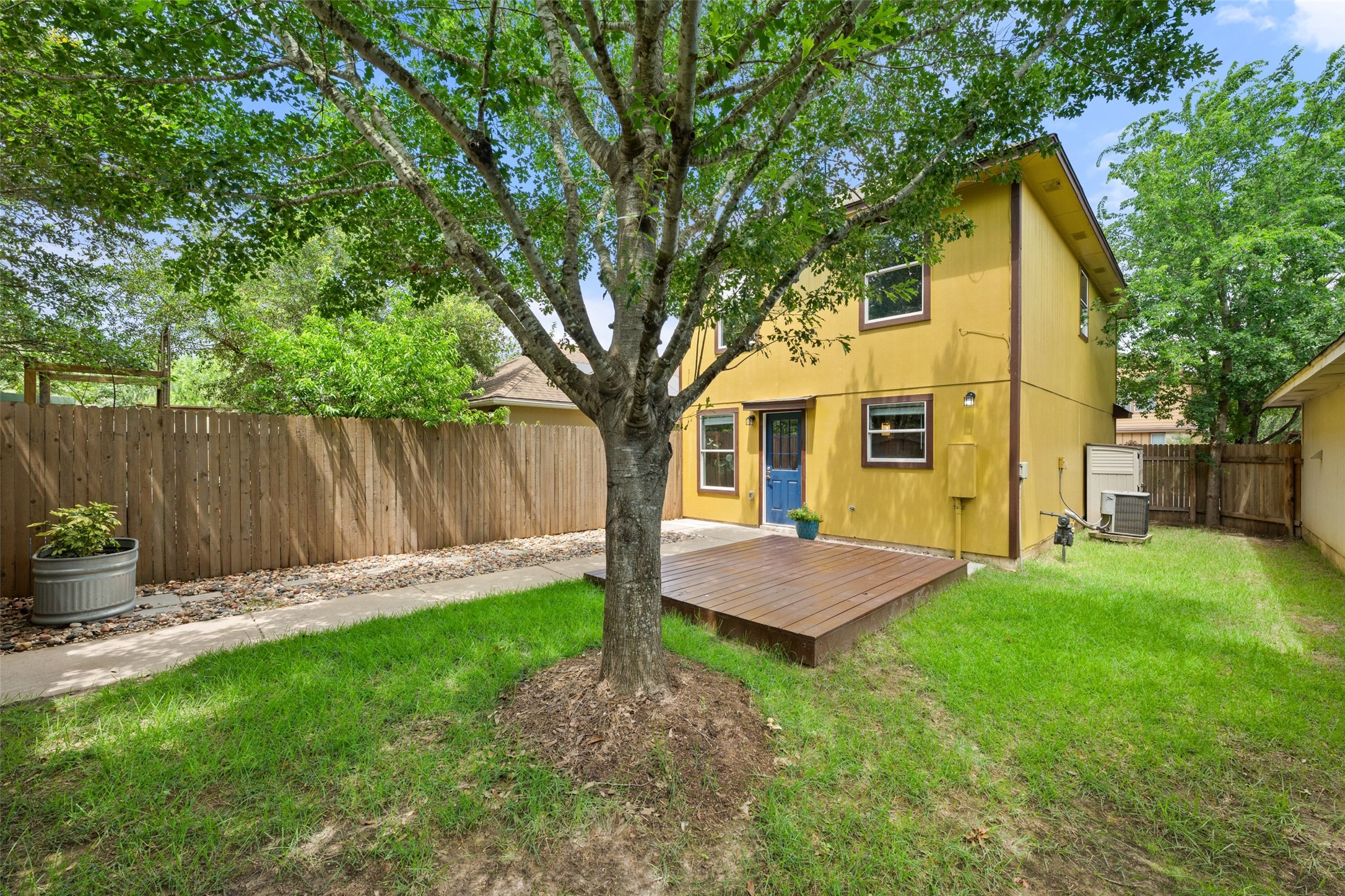 main property photo 32