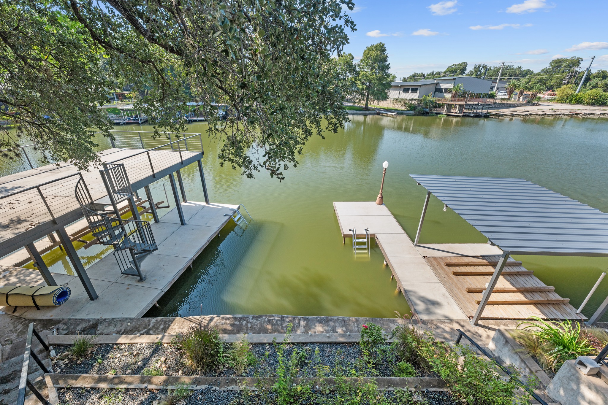 main property photo 23