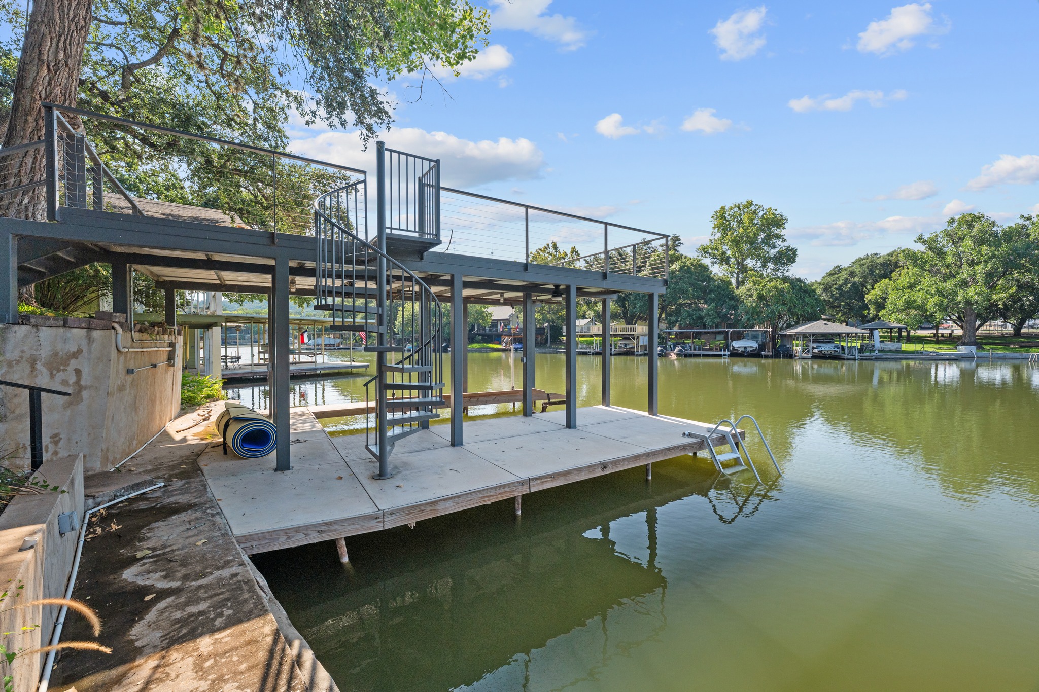 main property photo 28