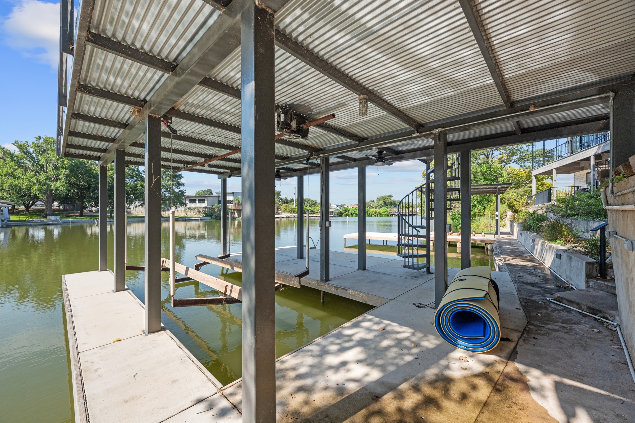 main property photo 31