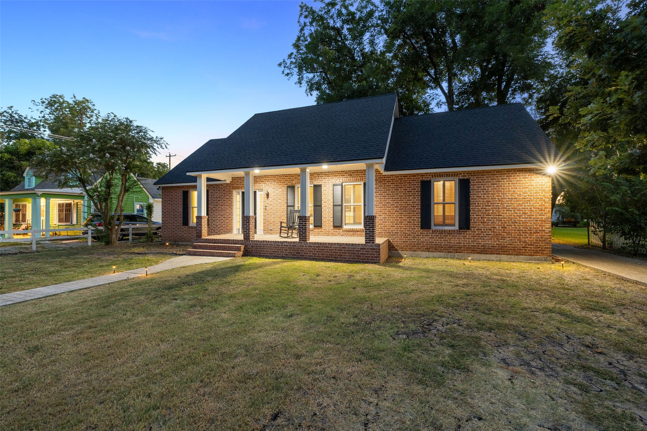 main property photo 11