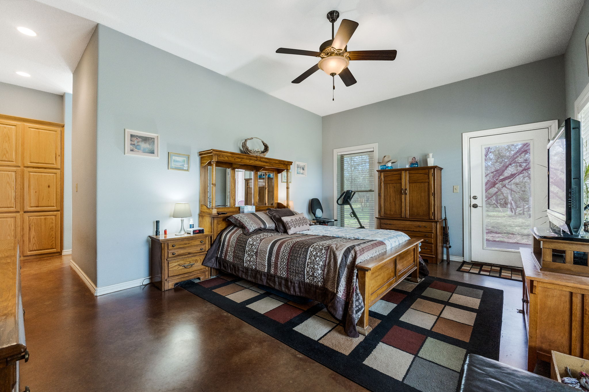 main property photo 15