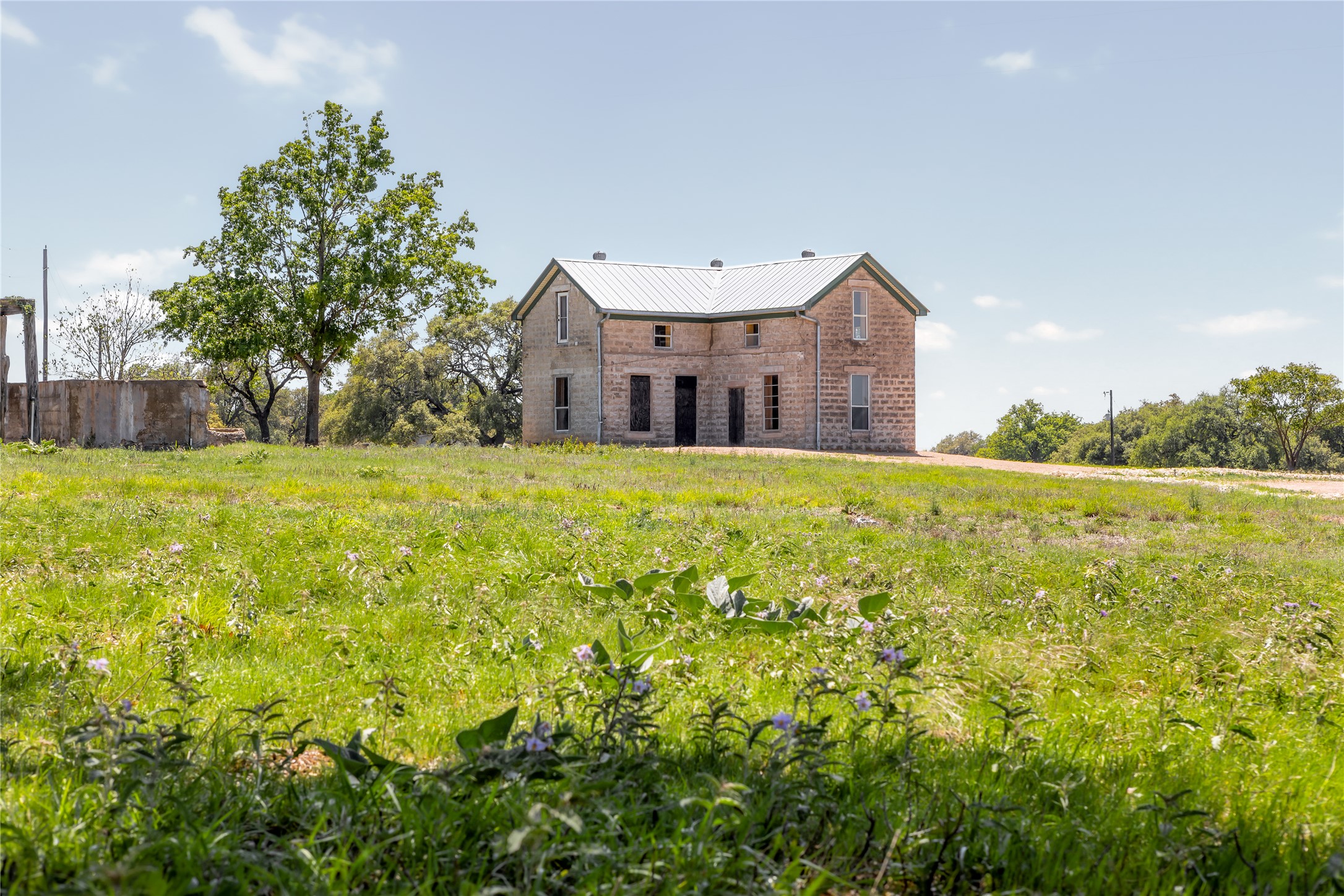 main property photo 3