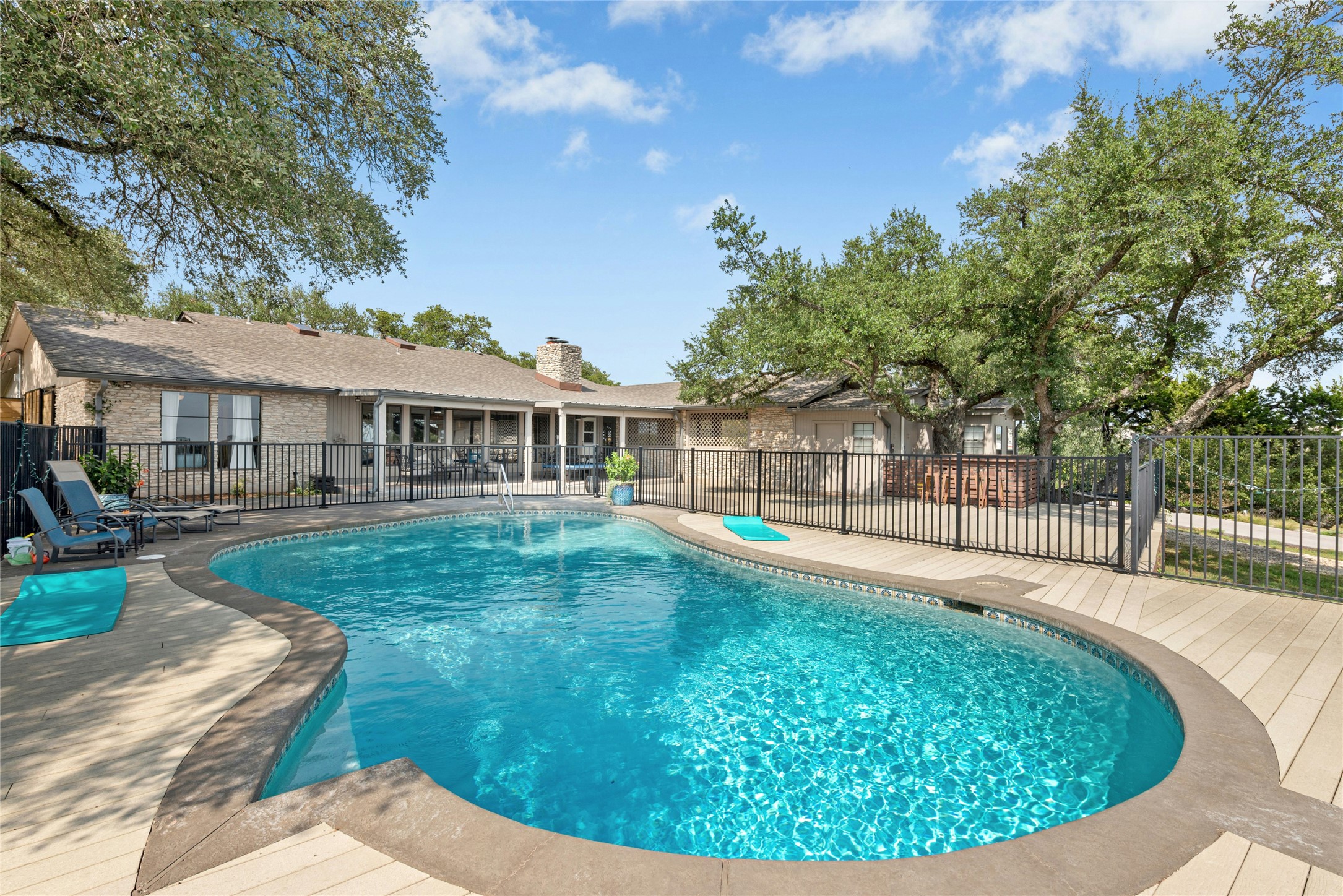 main property photo 14