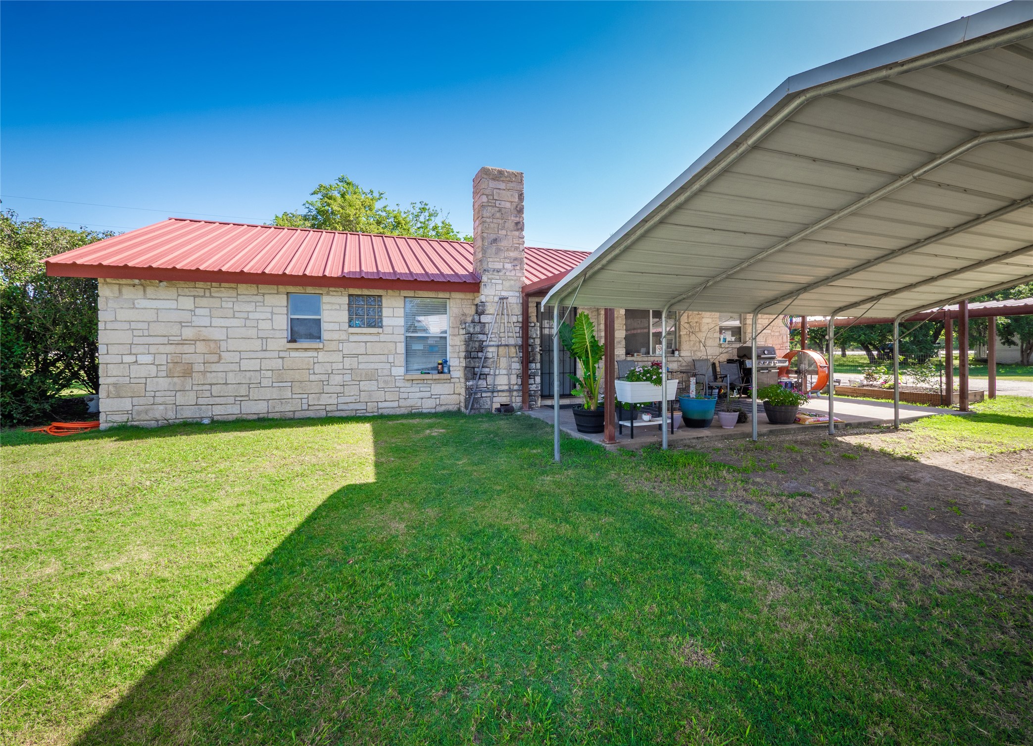 main property photo 17