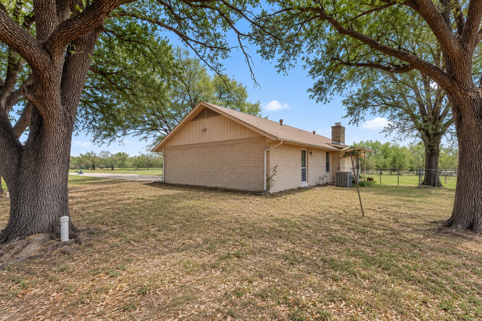 main property photo 26