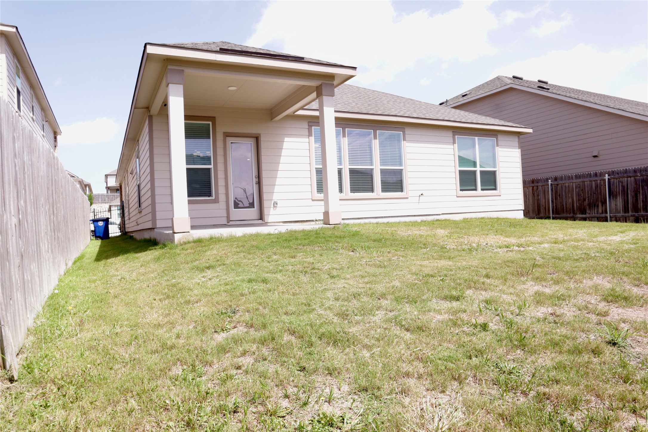 main property photo 28