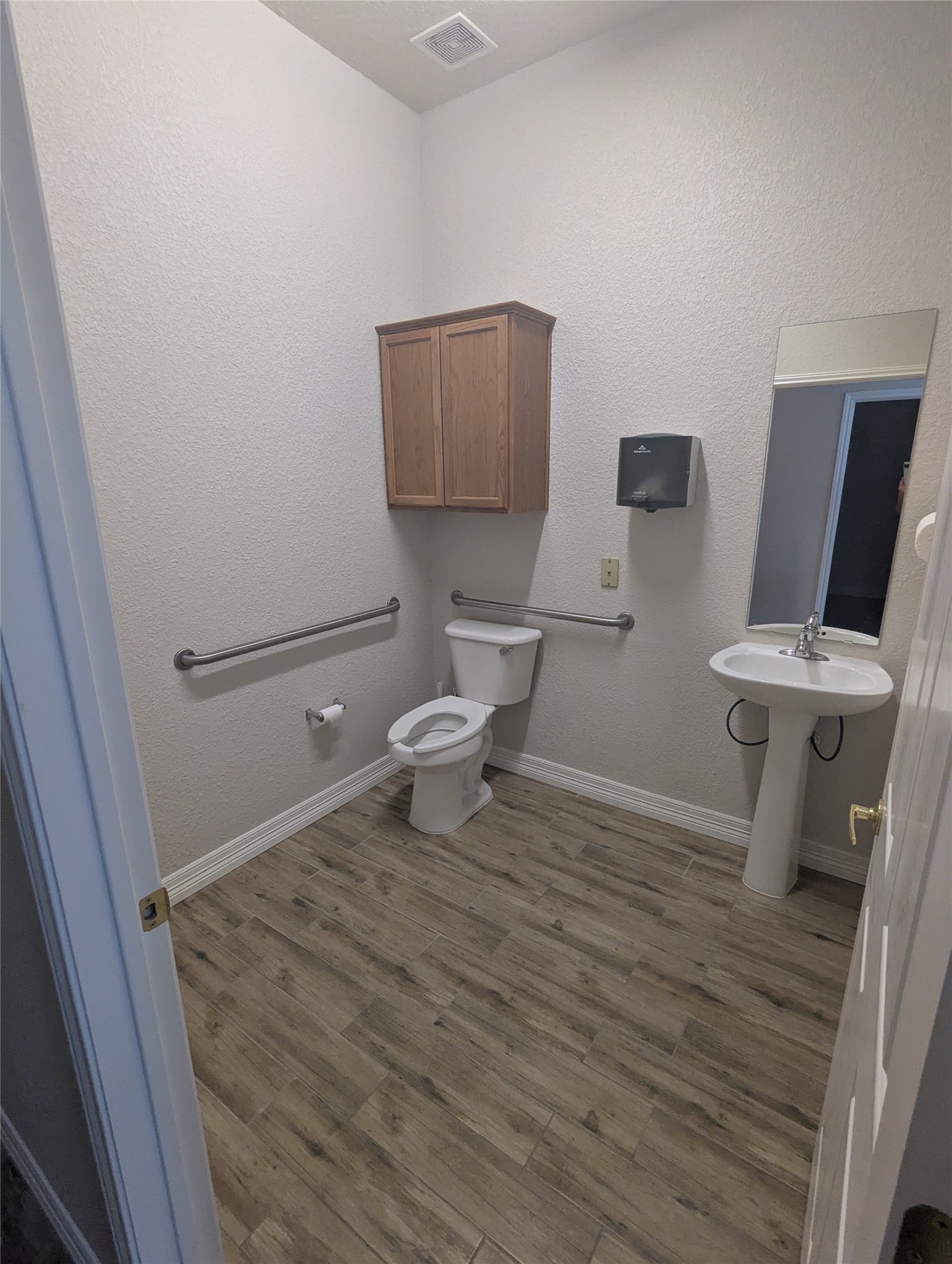 main property photo 28