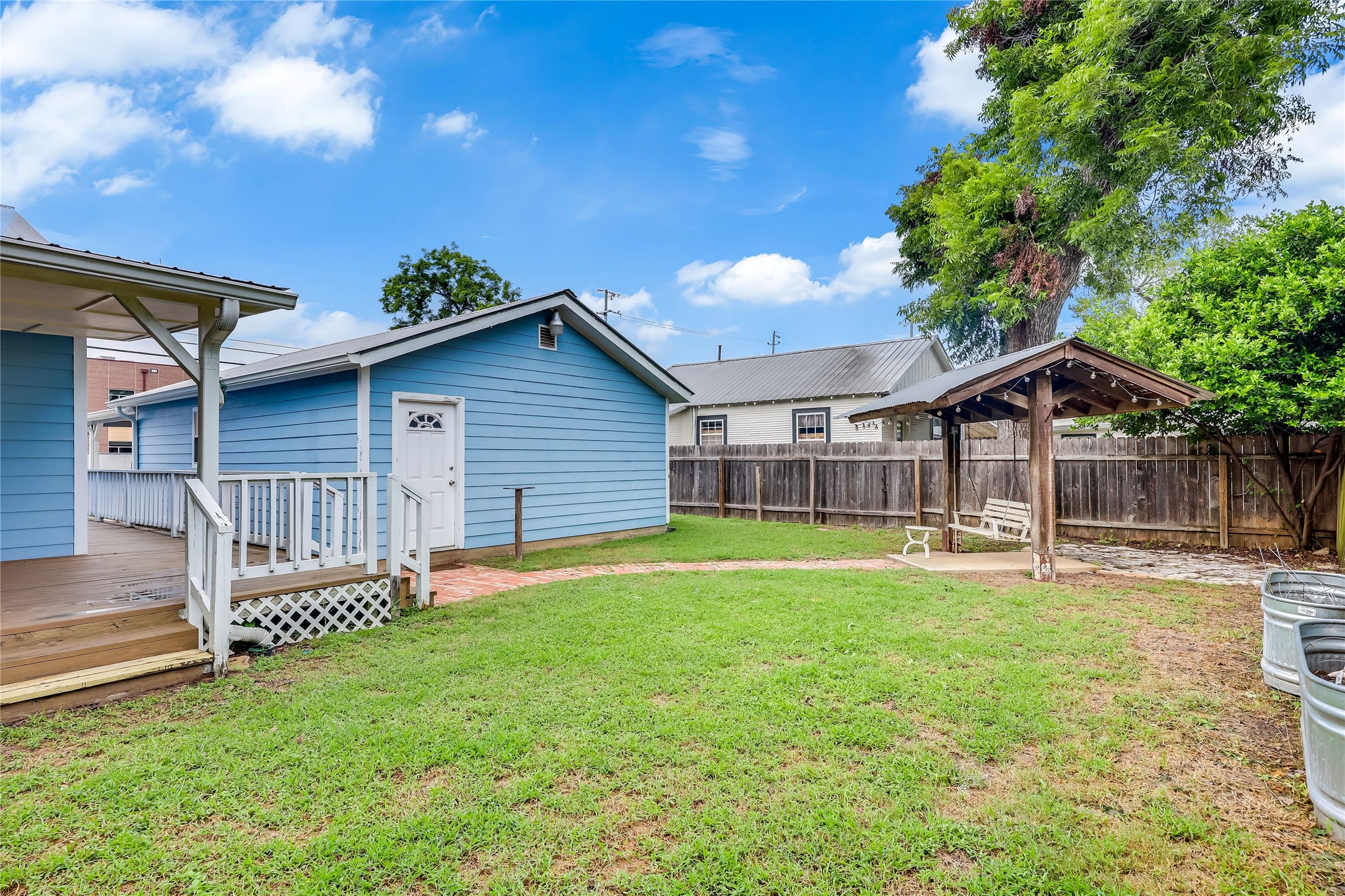 main property photo 33