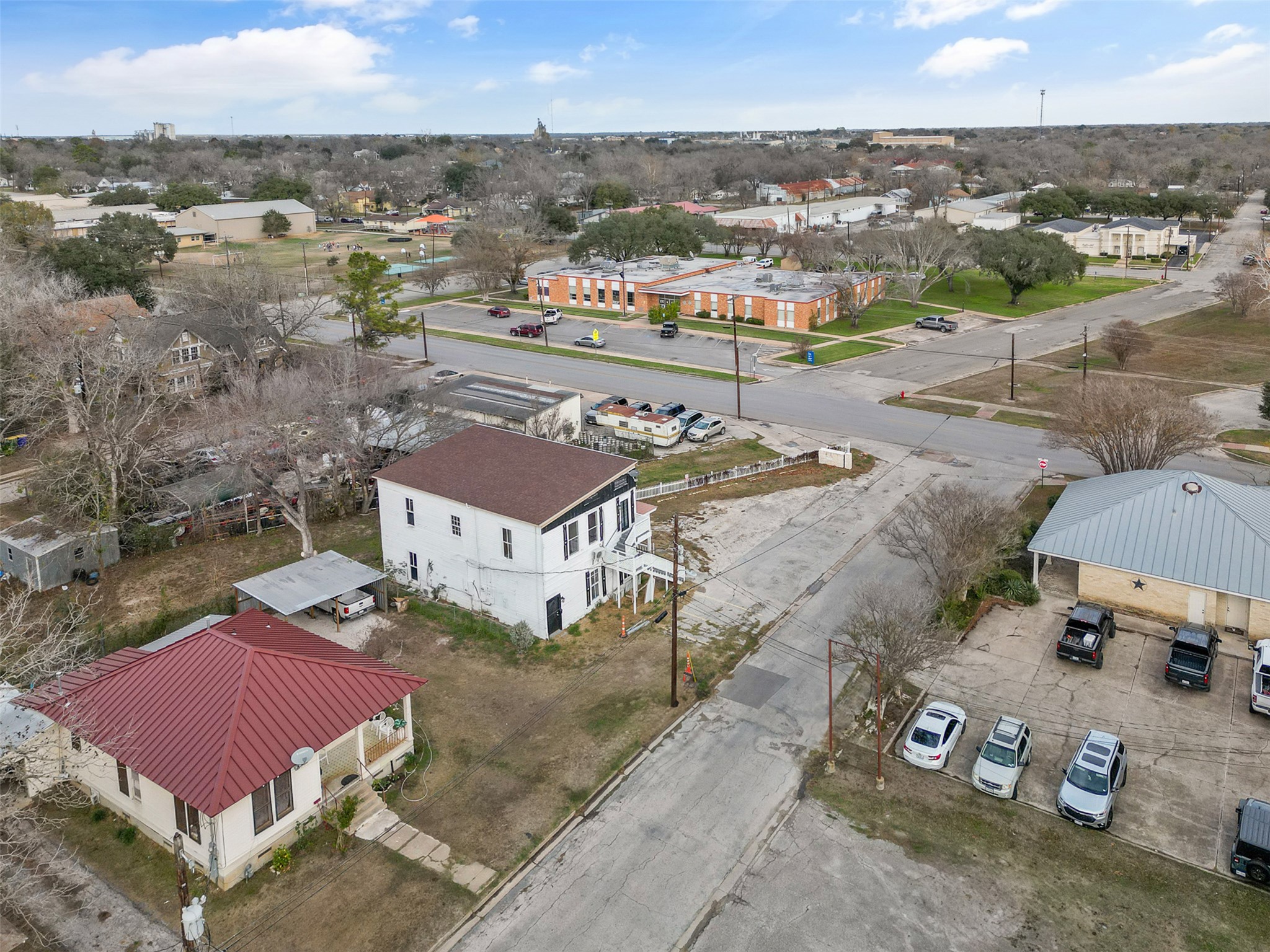 main property photo 10