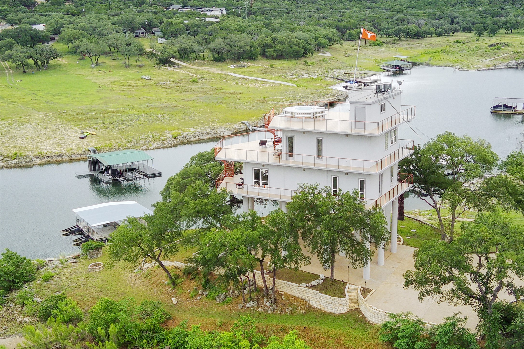 main property photo 6